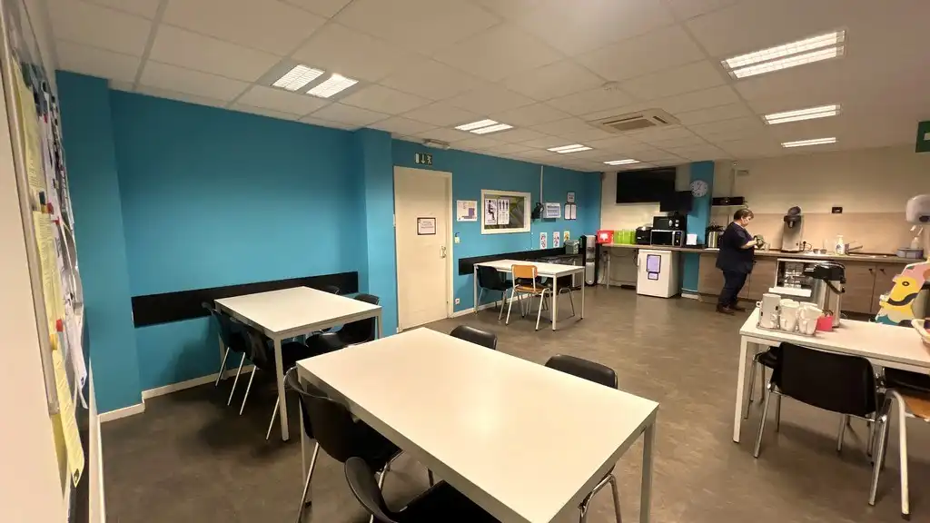 Magazijn met sociale ruimtes te huur in Industriepark-Drongen foto 8