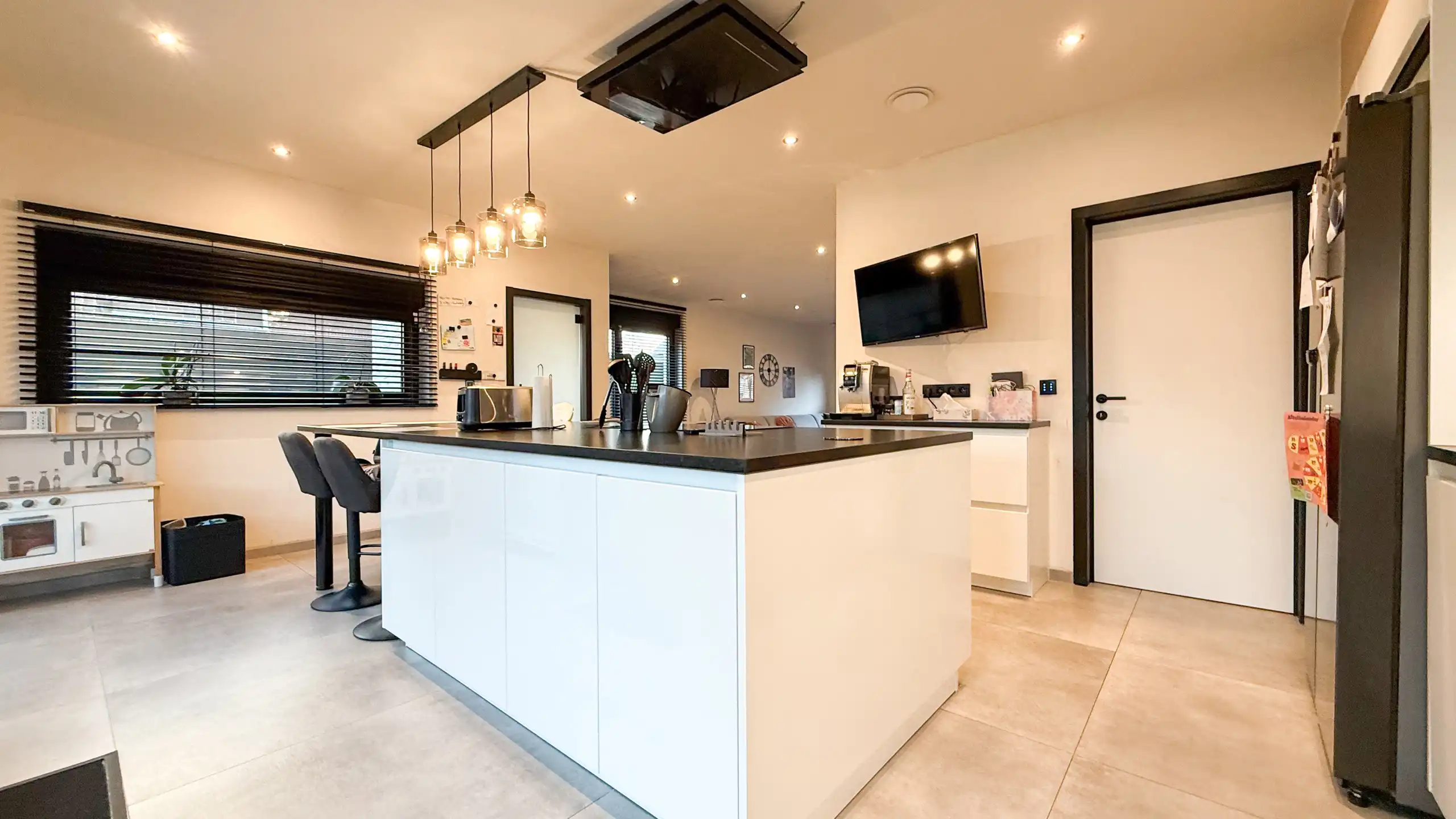 Moderne halfopen bebouwing (3 jaar oud) nabij E313 & E314! foto 11