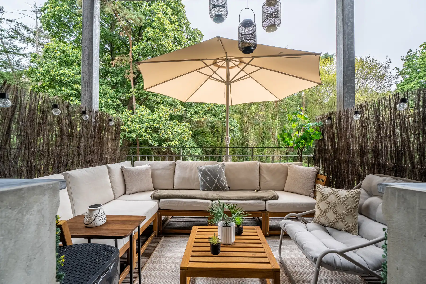 Appartement te koop in Halle: 137 m², 2 slaapkamers, zonnig terras, lift en EPC B, nabij Brussel foto {{pictureIndex}}