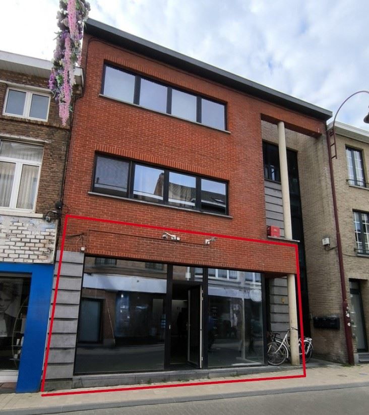 CENTRAAL GELEGEN HANDELSGELIJKVLOERS foto {{pictureIndex}}