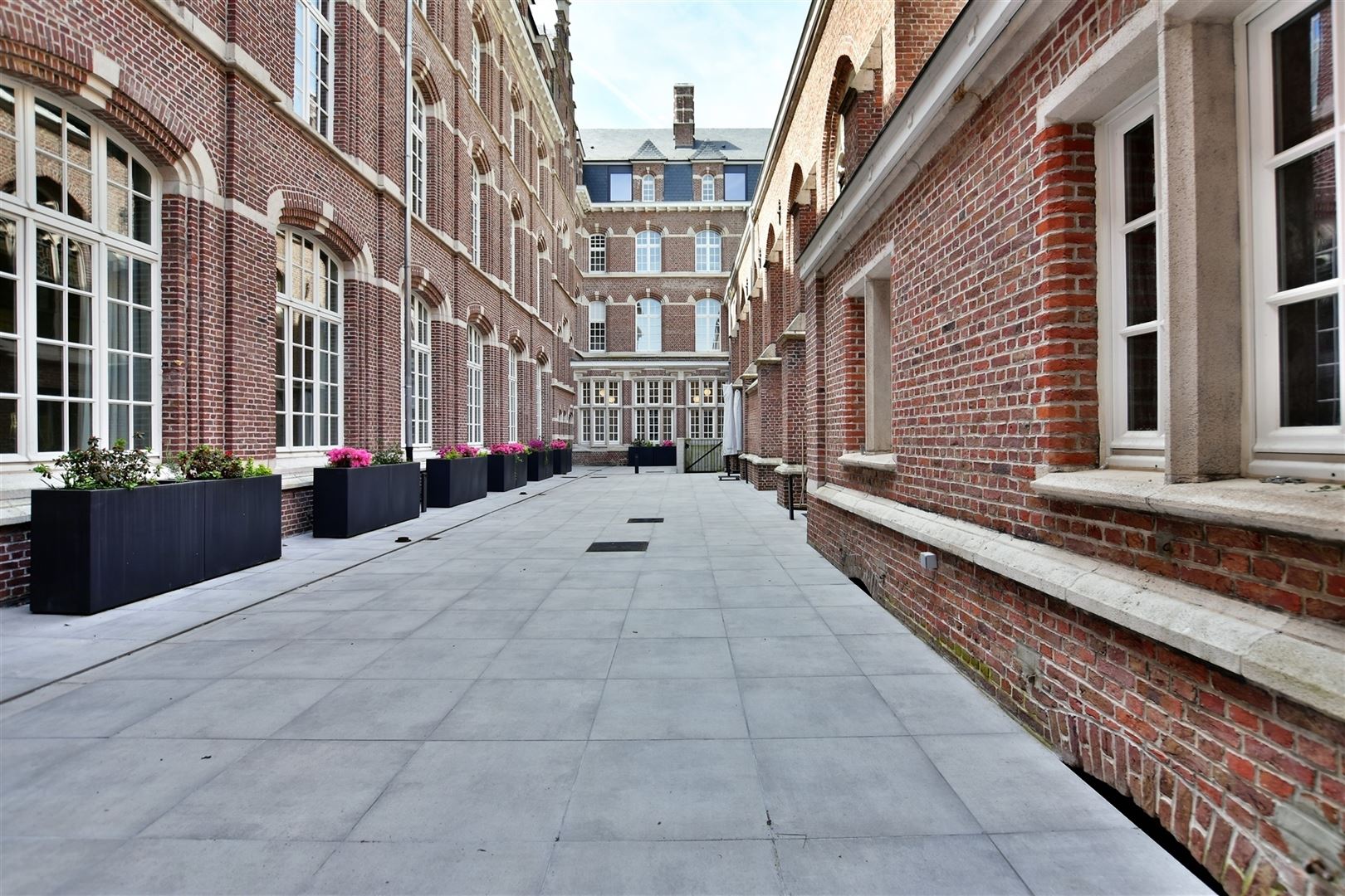 Prachtige assisentiewoning in het beschermd monument genaamd "Zwartzusterklooster" gelegen in het hartje van Dendermonde. foto 6