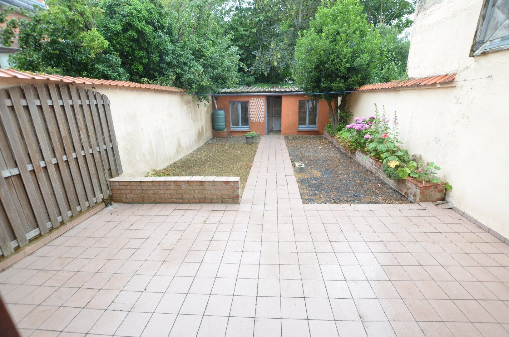 Te renoveren karaktervolle ruime woning met zonnige tuin foto 14