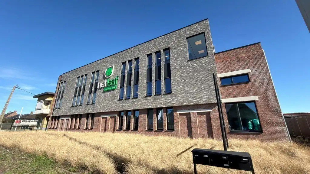 Instapklare kantoren met terras te huur vlakbij afrit E19 in Rumst foto {{pictureIndex}}