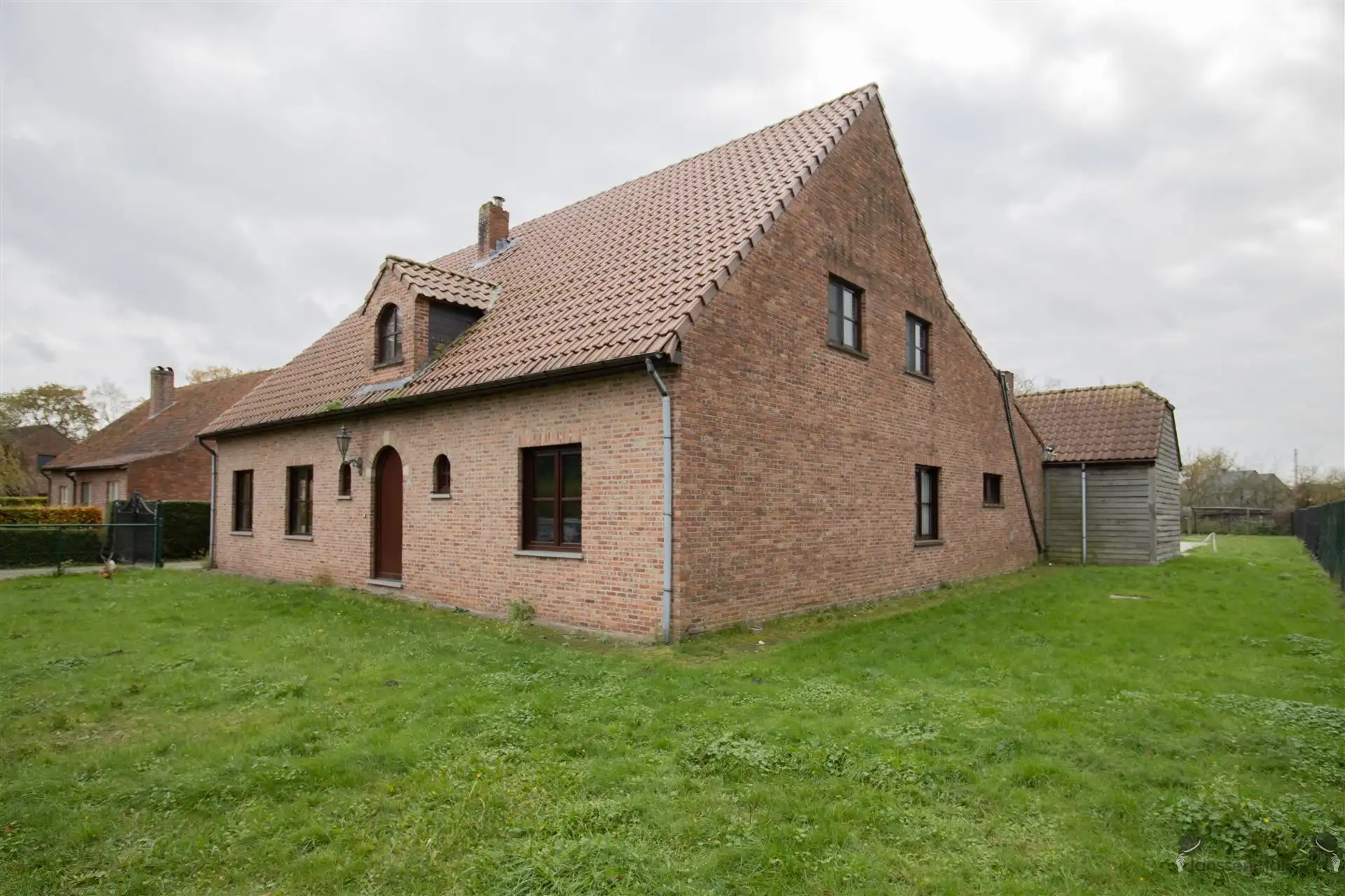 Rustig gelegen villa met min. 5 slaapkamers, ruime garage en zwembad op 1.876 m² foto 2