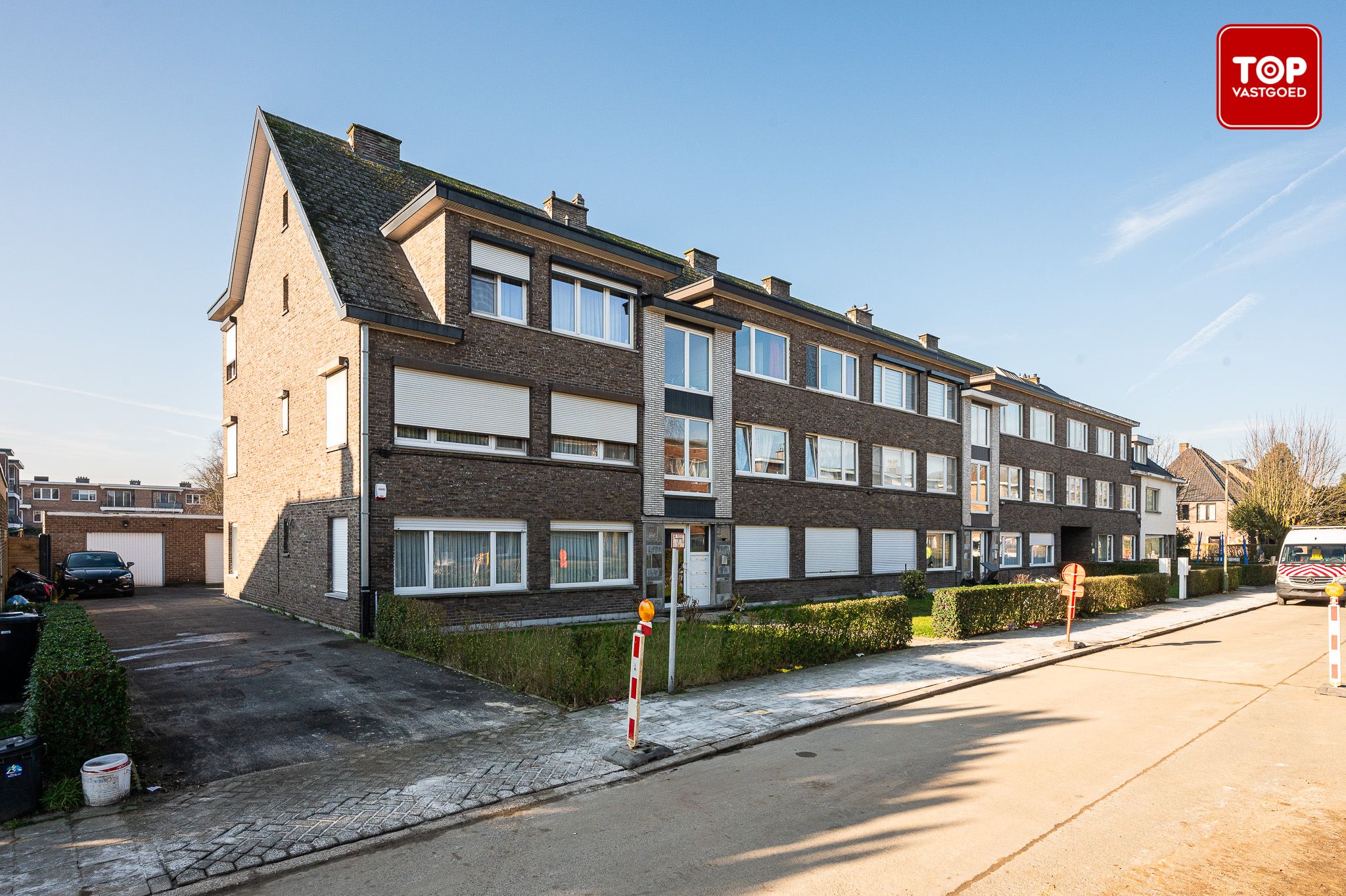 Instapklaar 2-slaapkamer appartement met terras en garage. foto {{pictureIndex}}