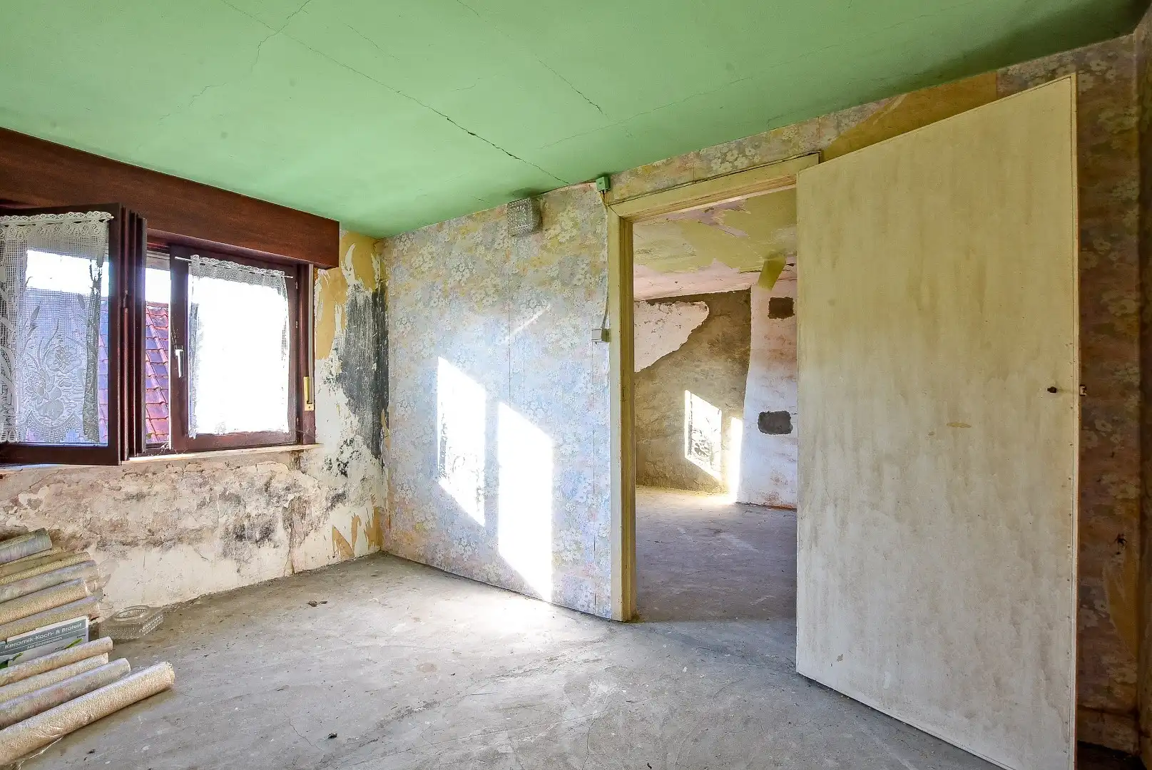 Te renoveren woning op een perceel van 392m² te Houthulst! foto 12