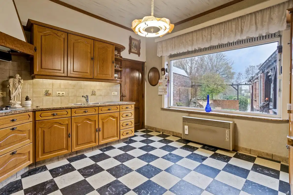 Te renoveren, ruime woning op 427 m2! foto 8