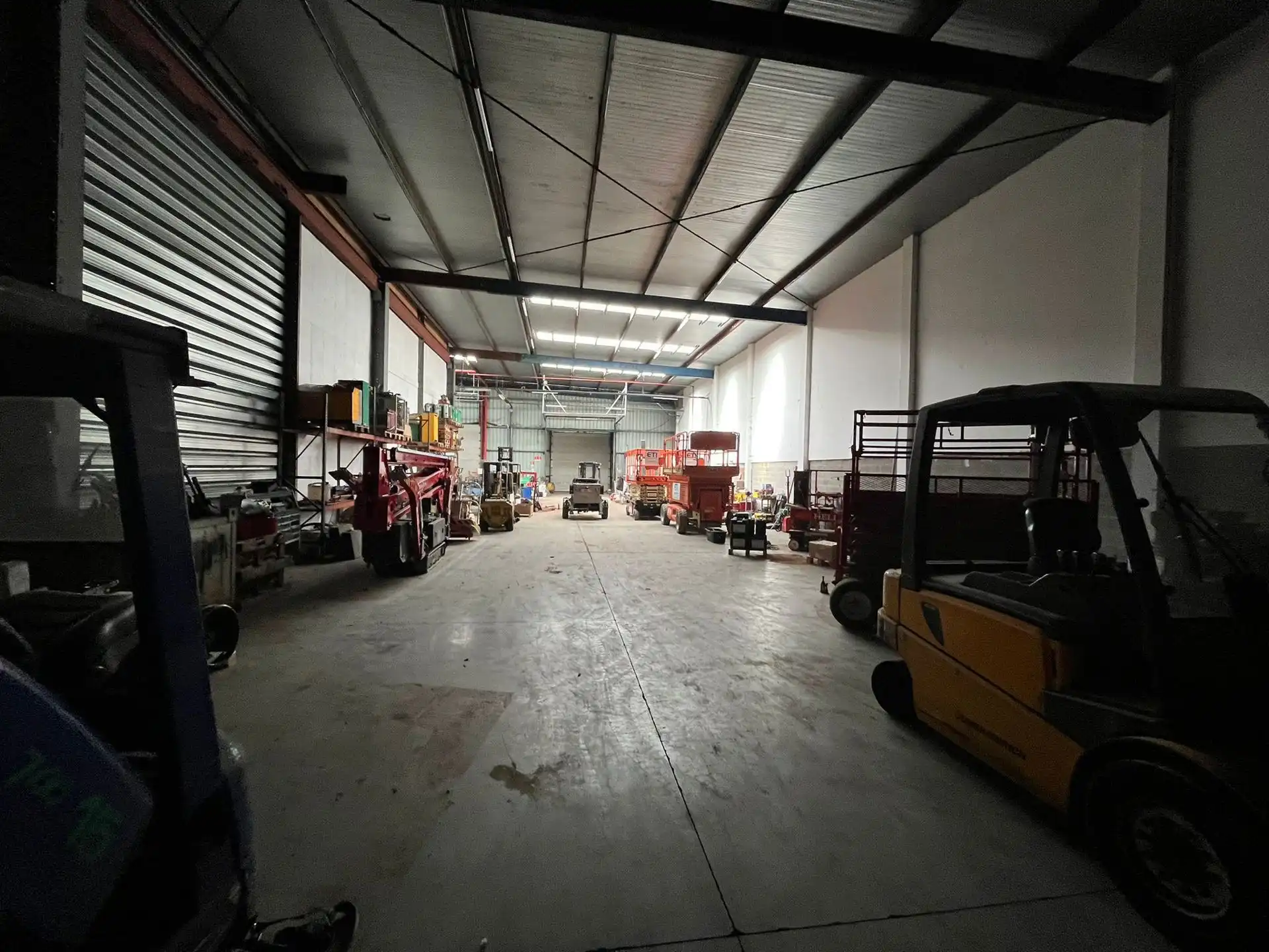 Magazijn Unit 18-20  van 775 m²  centraal  tussen A12 en E19 foto 2