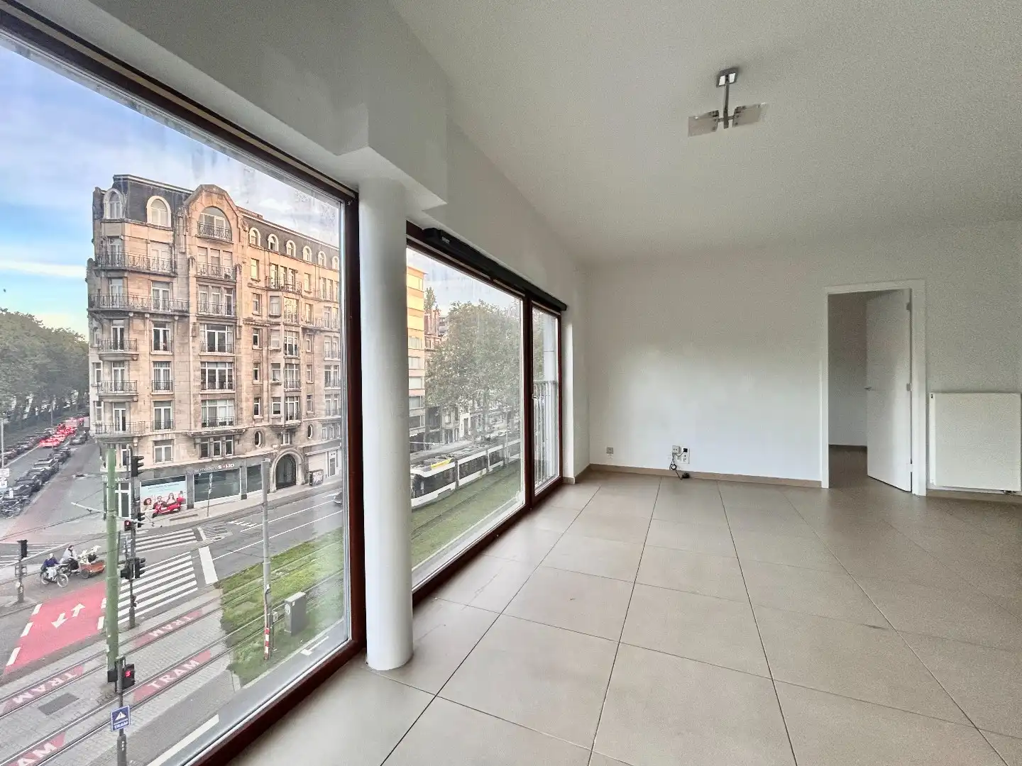Lichtrijk appartement met 2 slpks + terras foto 4
