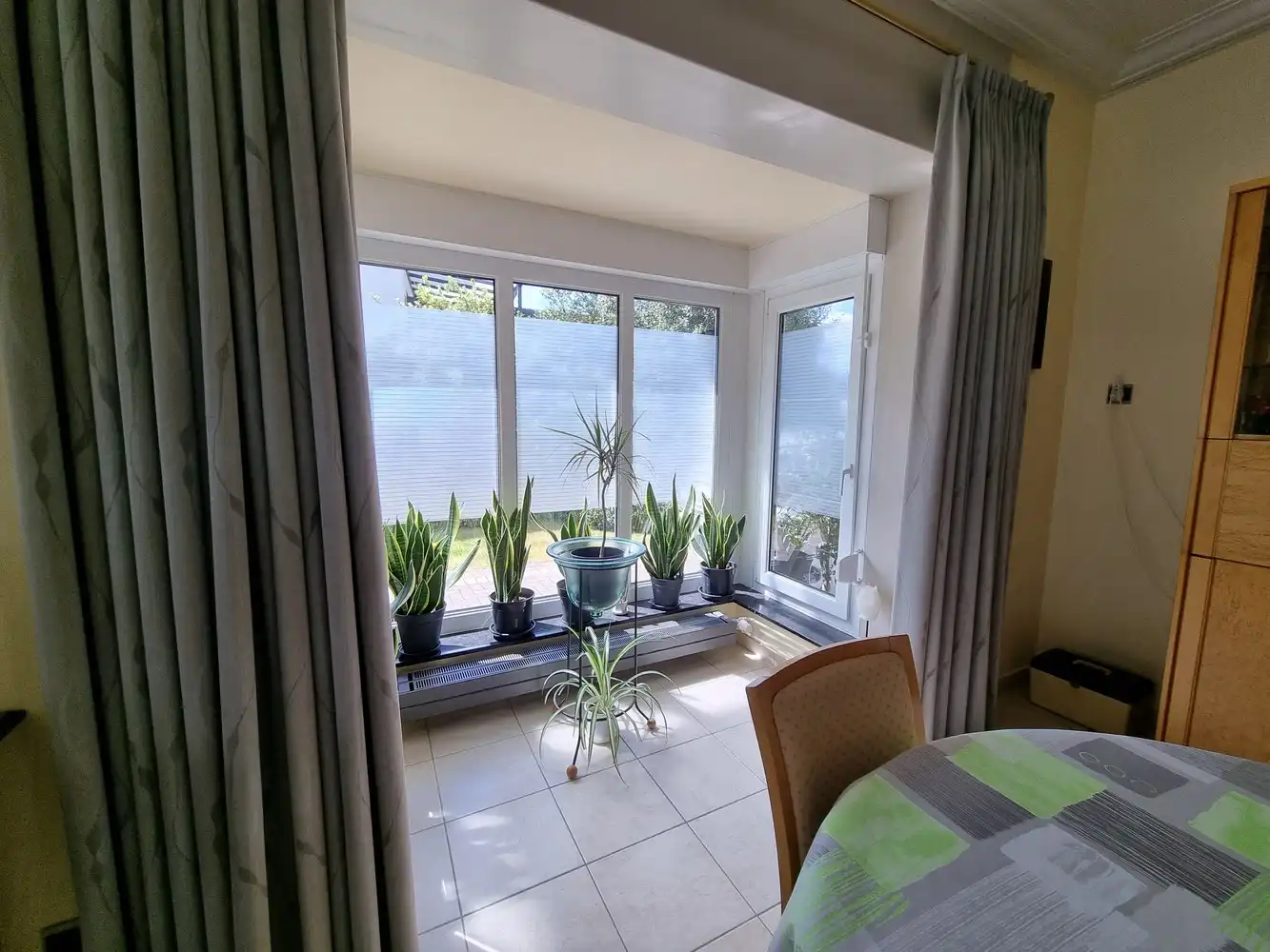 Zeer ruime, instapklare woning met 4 slpks op een prachtig perceel van 16a33ca foto 6