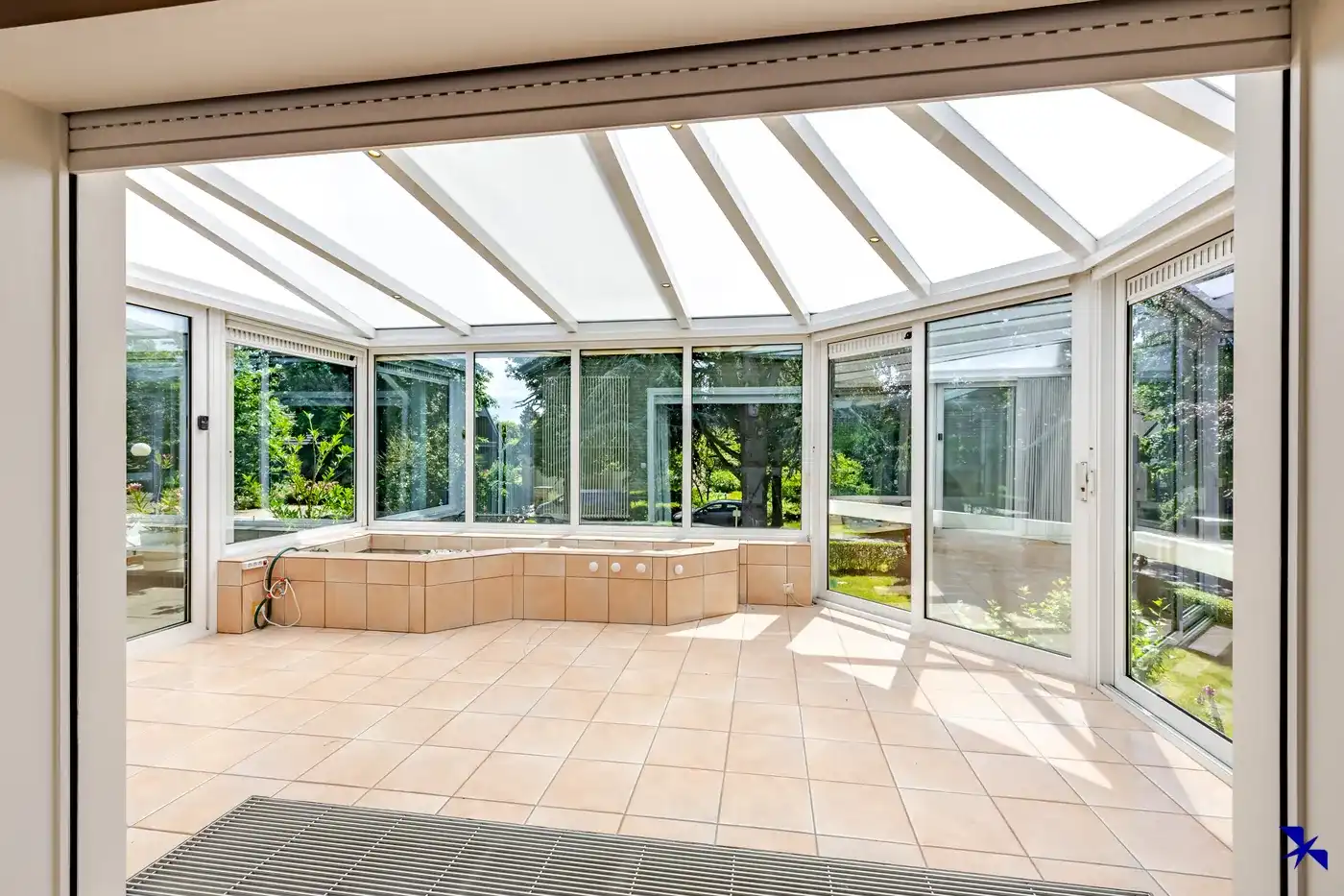 Karaktervolle villa met 5 slpks, dubbele garage en tuin foto 6