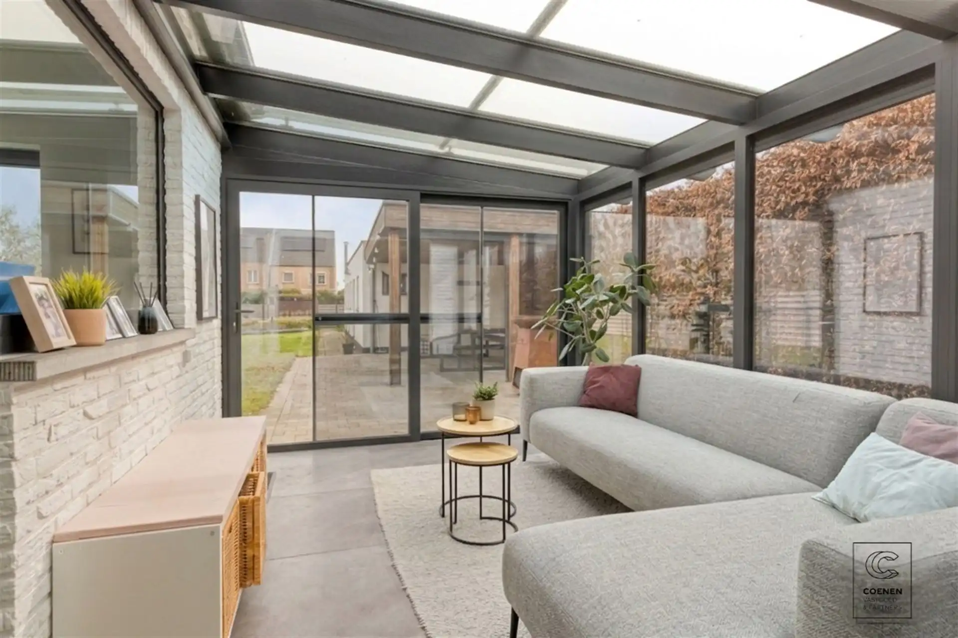 Instapklare woning met 5 slpks, tuin met zwembad te Oelegem! foto 7