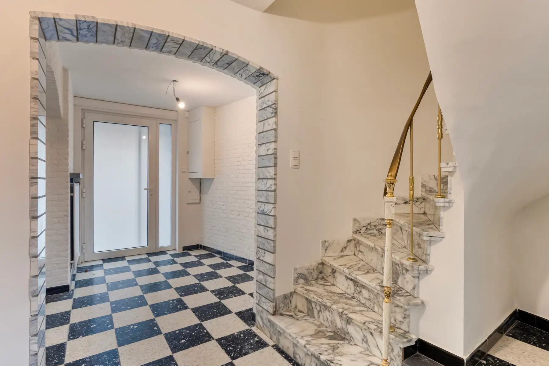 Instapklare woning met 3 slpk, garage en tuin! foto 2