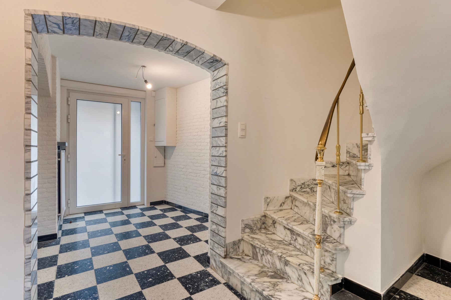 Instapklare woning met 3 slpk, garage en tuin! foto 2