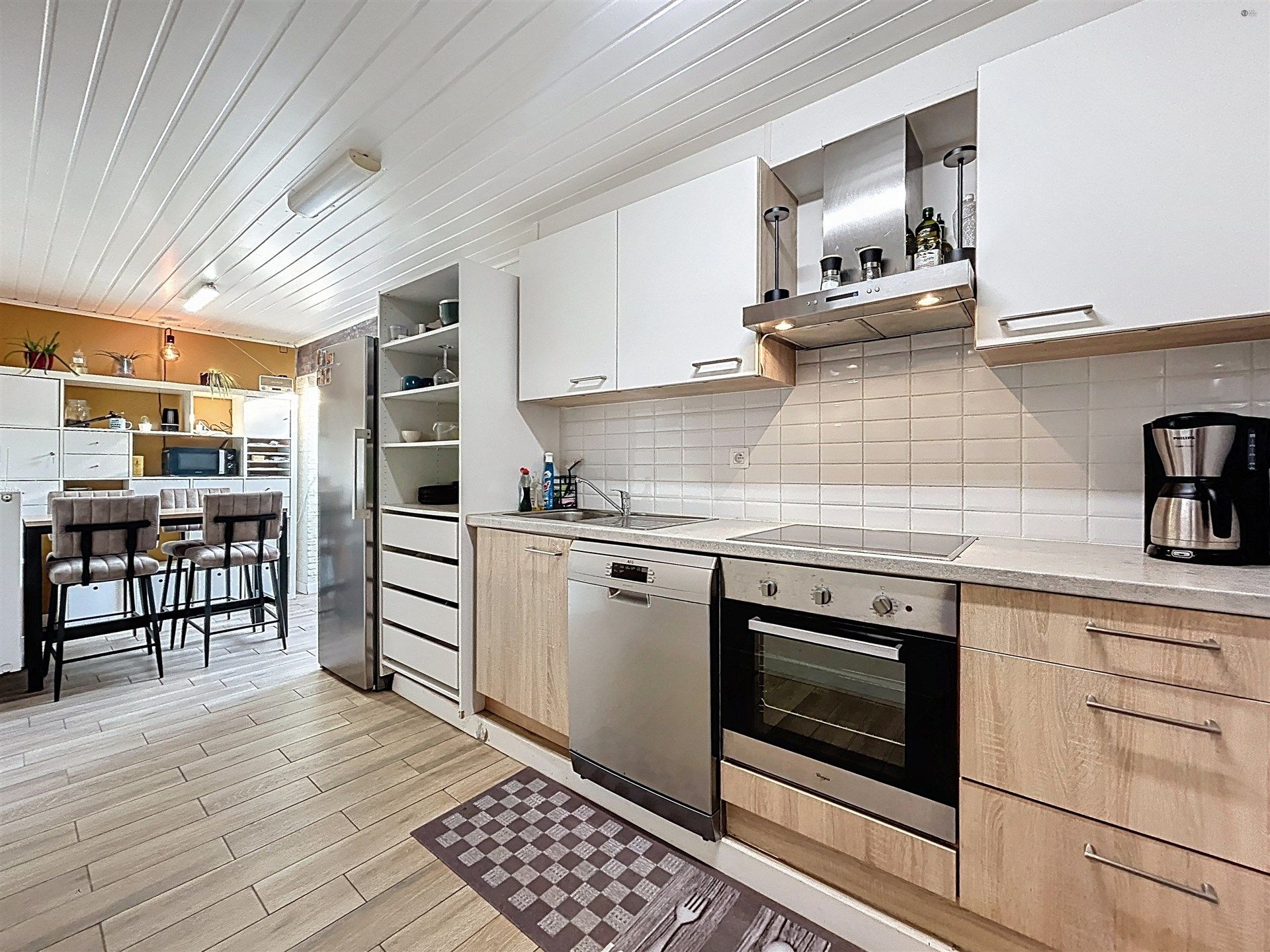 Half open bebouwing met 3 slaapkamers en 3 garages op perceel van 235m²  foto 3