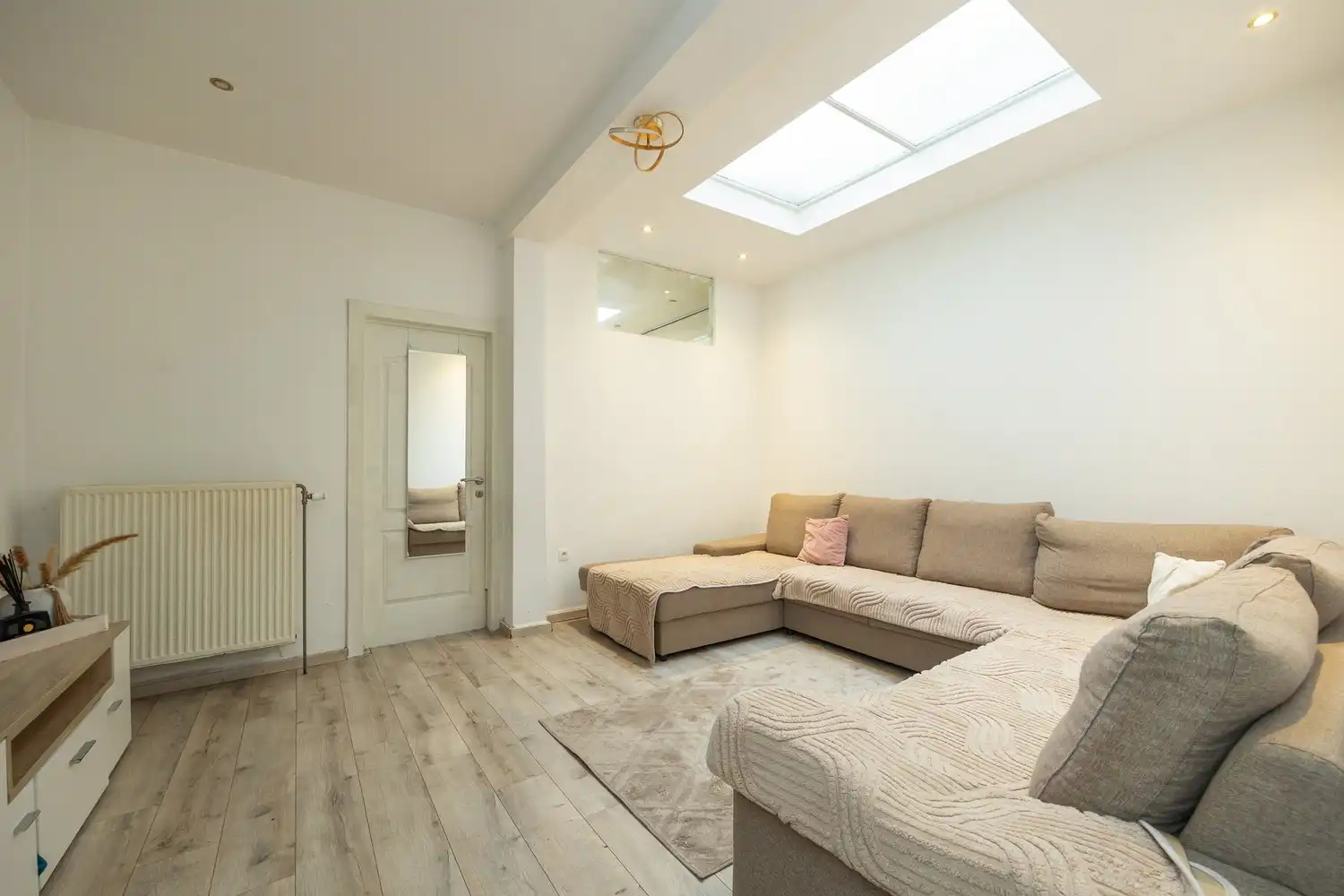 Ruime  op te frissen woning met 6 tot 8 slaapkamers en veelzijdige woonmogelijkheden foto 17