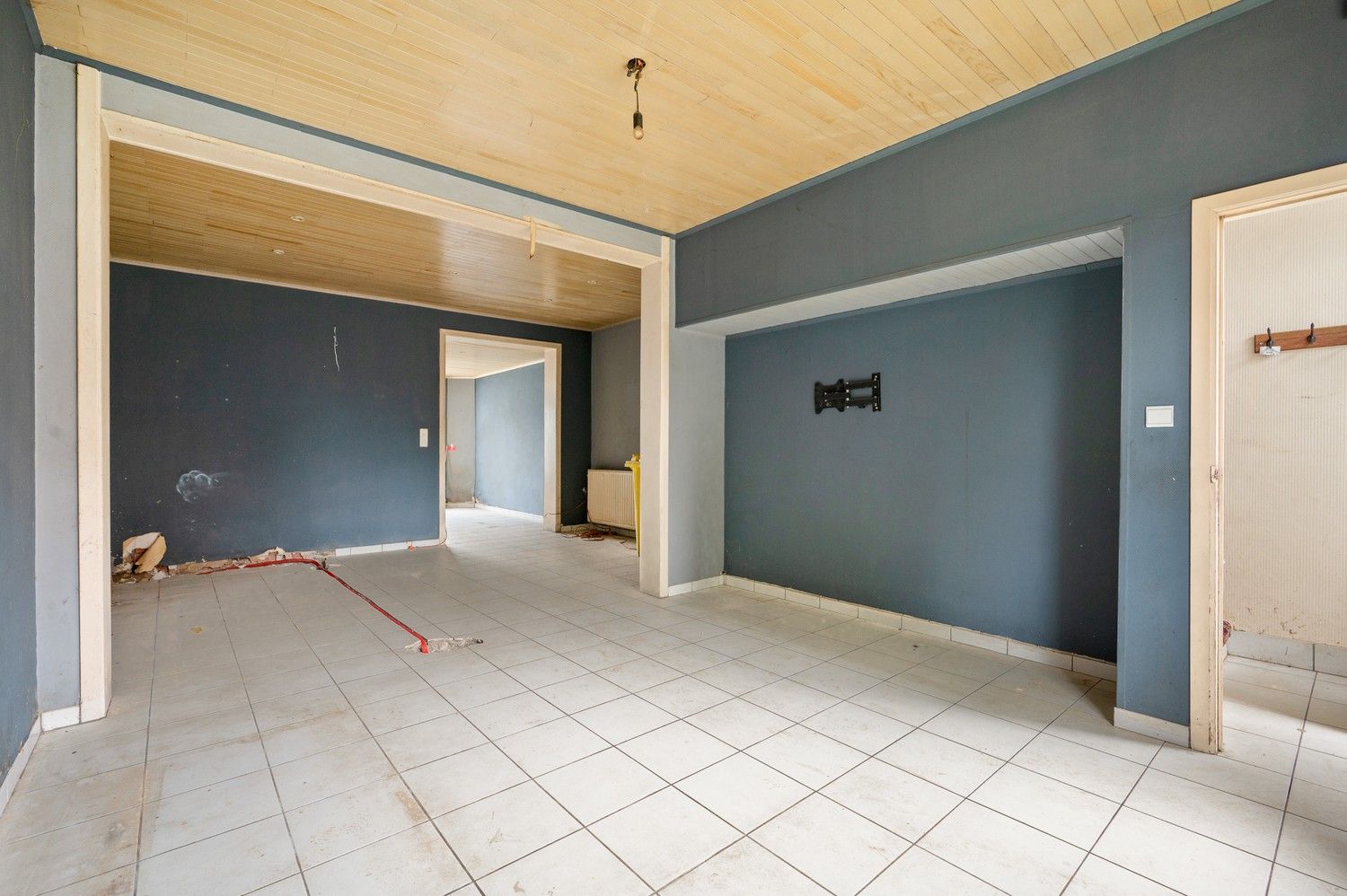 Charmante te renoveren rijwoning met veel potentieel op gunstige locatie in Lier foto 3