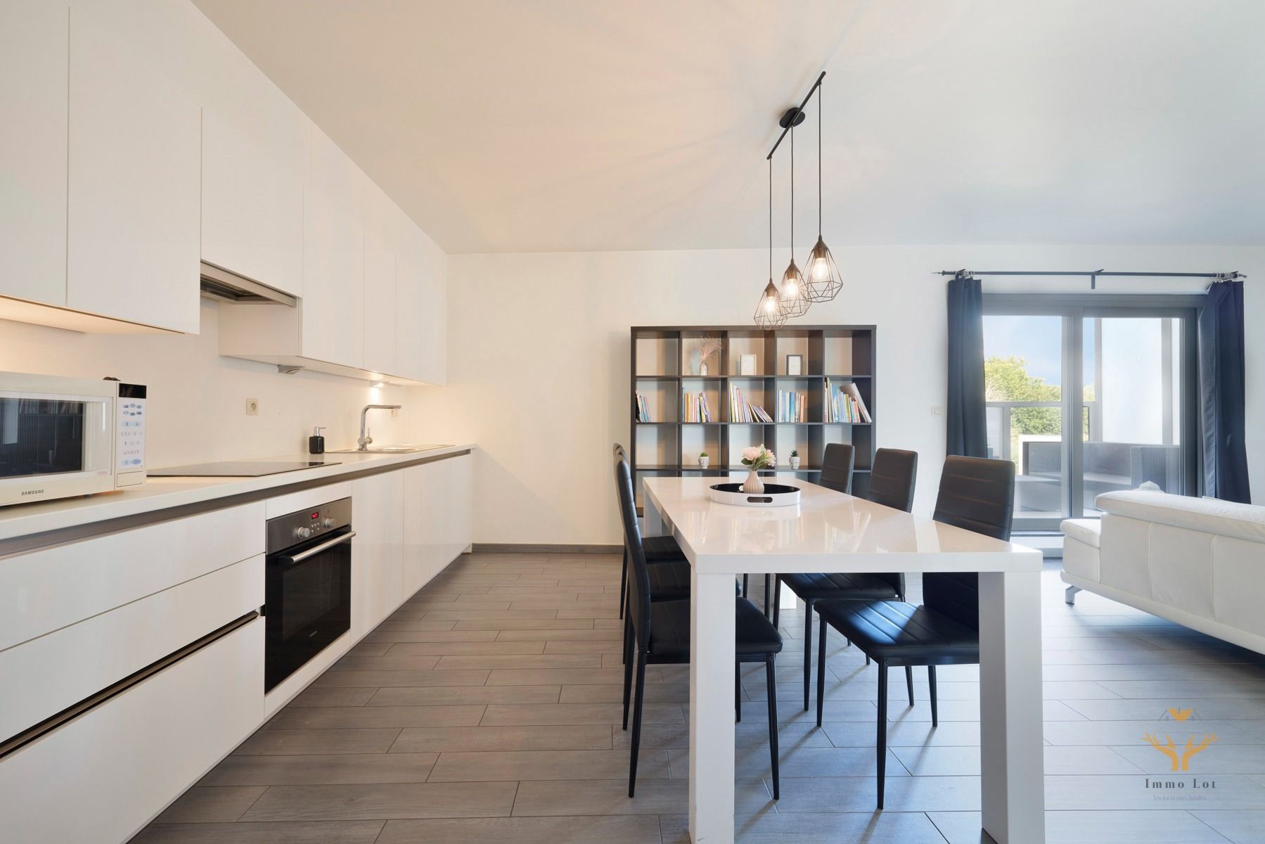 Klassevol 2 slaapkamerappartement met garage foto 6