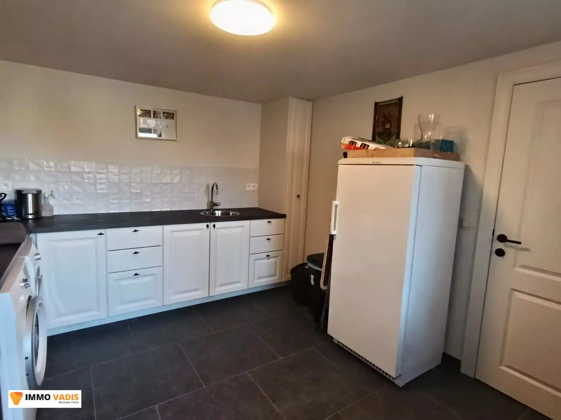 Gezinswoning met 4 slaapkamers, 2 garages, terras en tuin foto 7