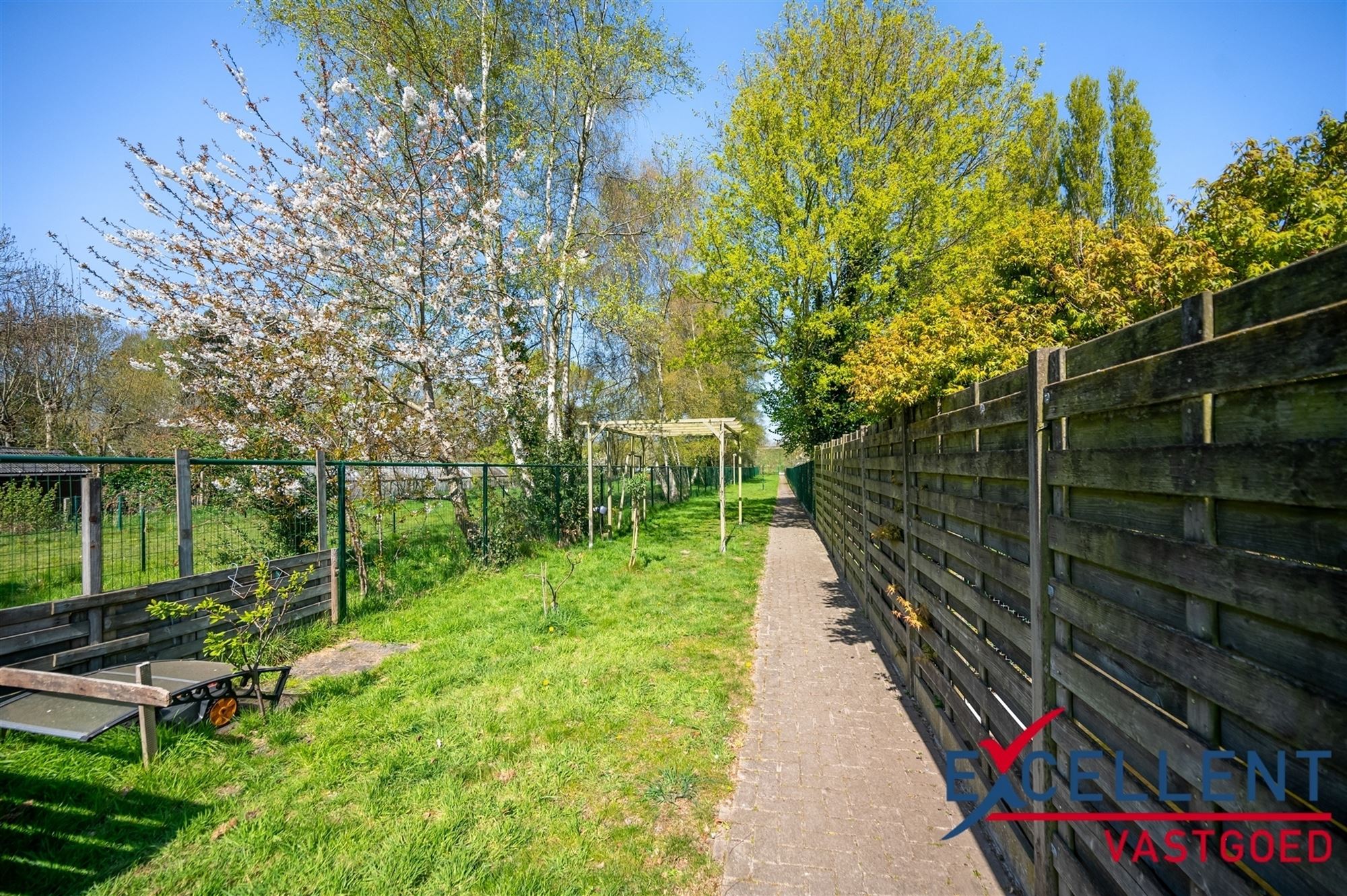 Instapklare en gerenoveerde woning centrum Deinze te koop foto 13