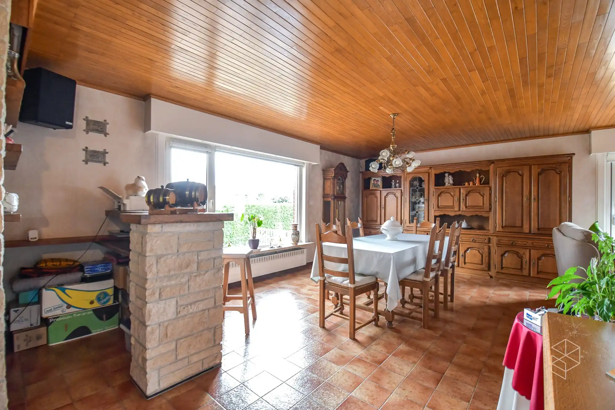 Ruime woning met grote tuin te Oostkamp foto 9