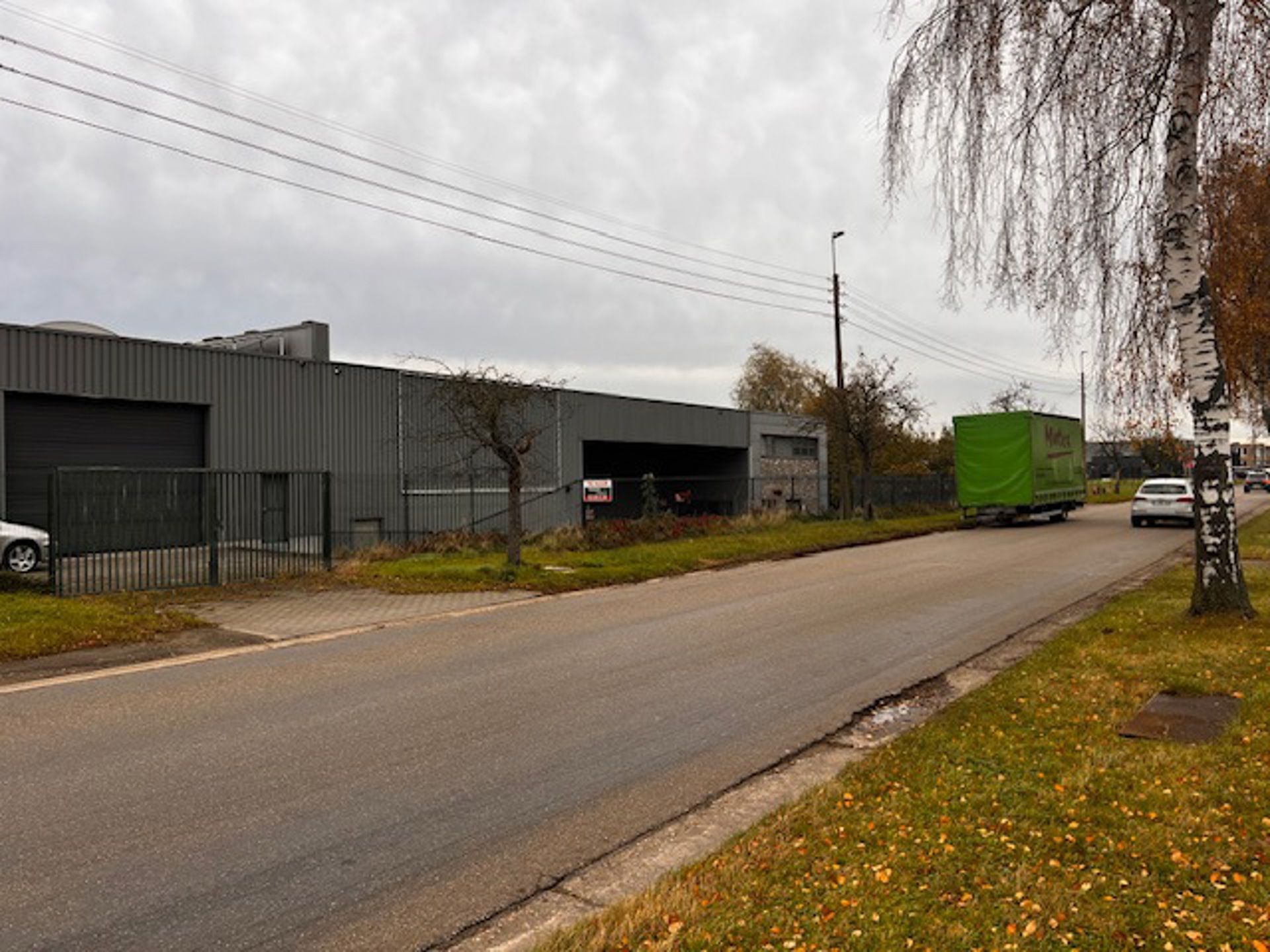 TE HUUR Magazijnruimte + kantoren foto {{pictureIndex}}