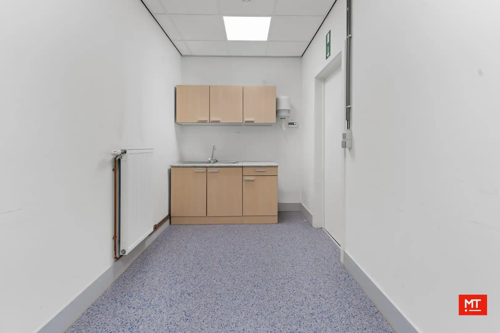 Baanwinkel te huur in het Mammoet Center te Roeselare foto 13