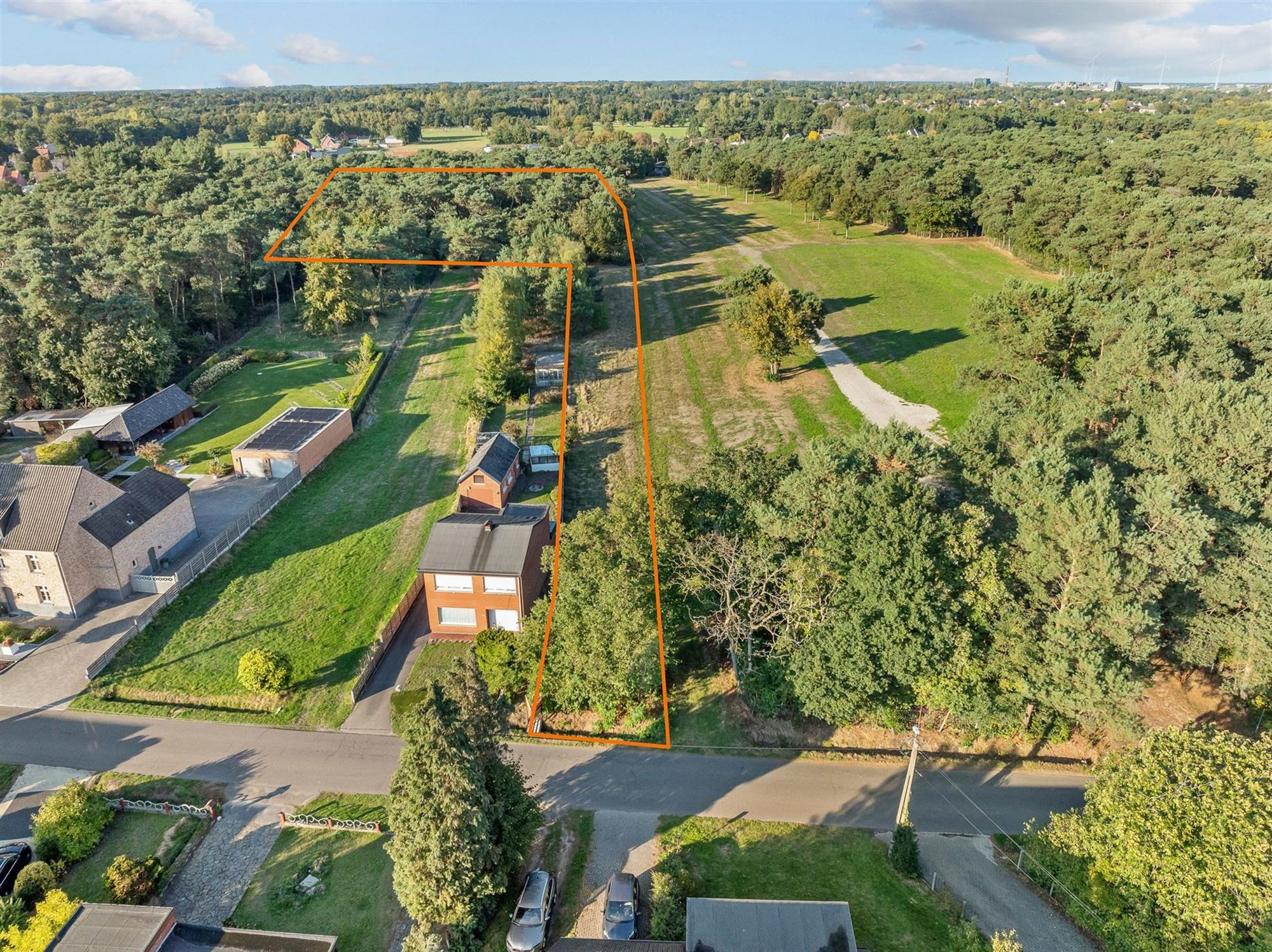BOUWGROND HOB 1384M2 MET ACHTERLIGGEND BOS VAN 7560M2 foto 2
