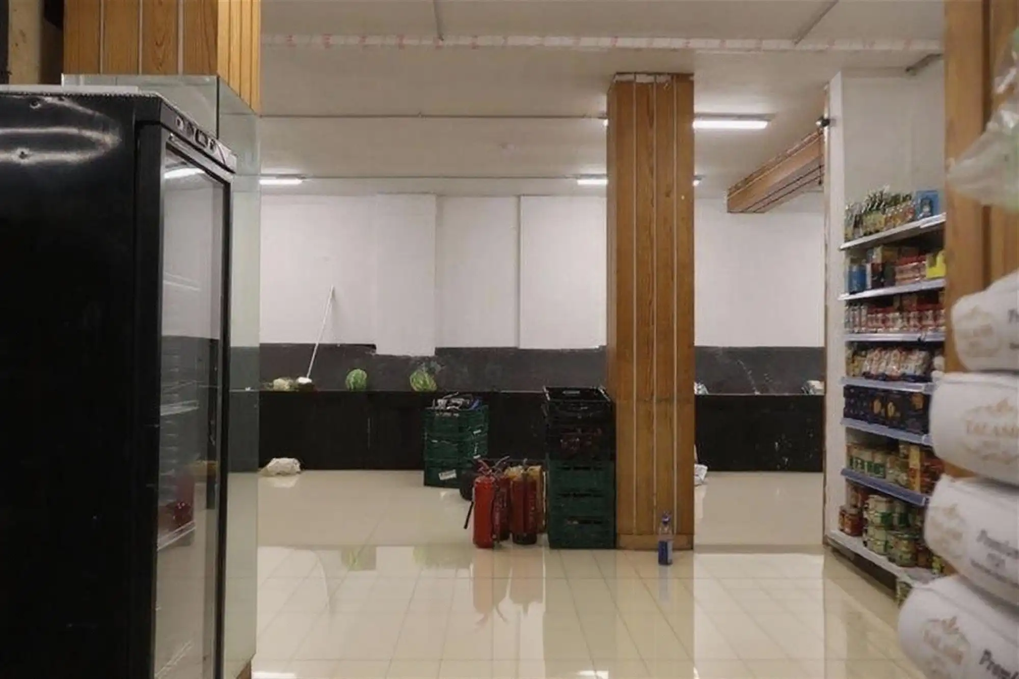 Polyvalente handelsruimte te midden van bruisende handelstraat foto 8