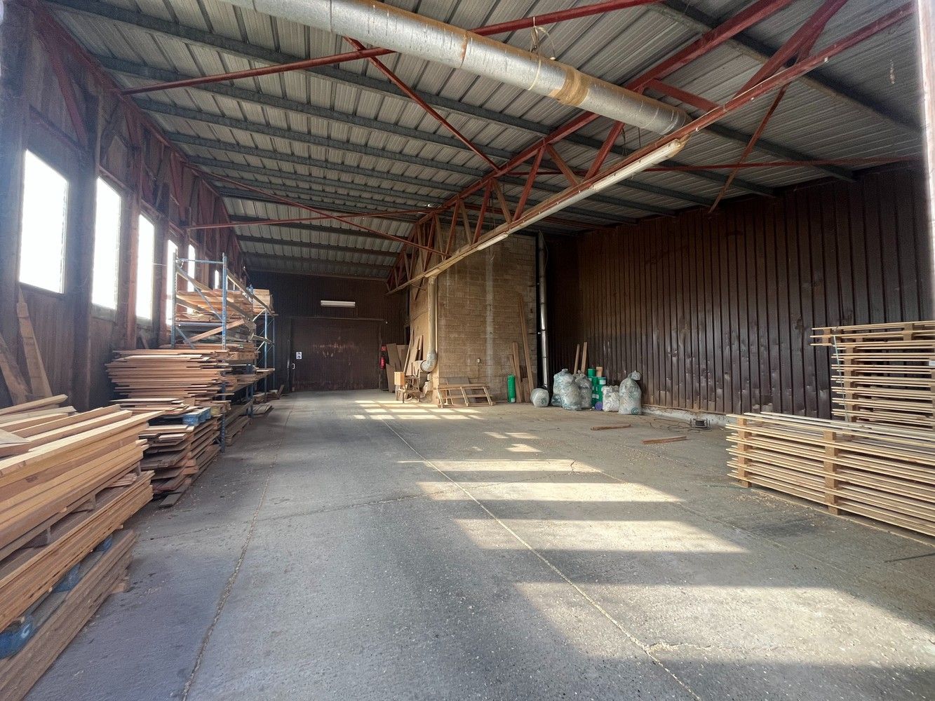 Bedrijfsgebouw met woning foto 12