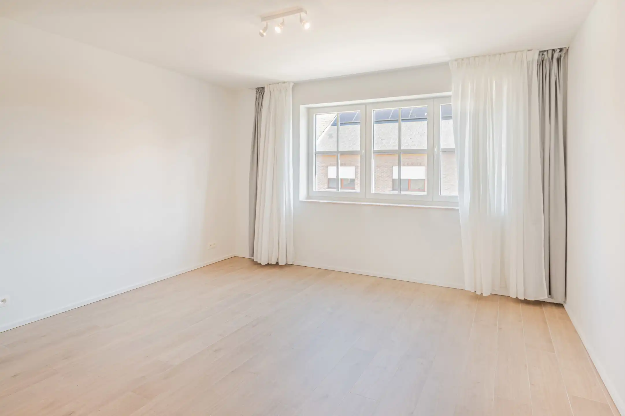 Modern en ruim 1 slpk app met zonnig terras en staanplaats! foto 7