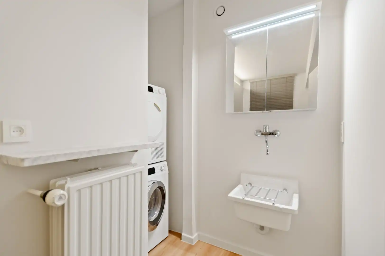 Gemeubeld appartement, in de gerenommeerde residentie “Globe”, prachtig gelegen op de Zeedijk in het Zoute foto 12