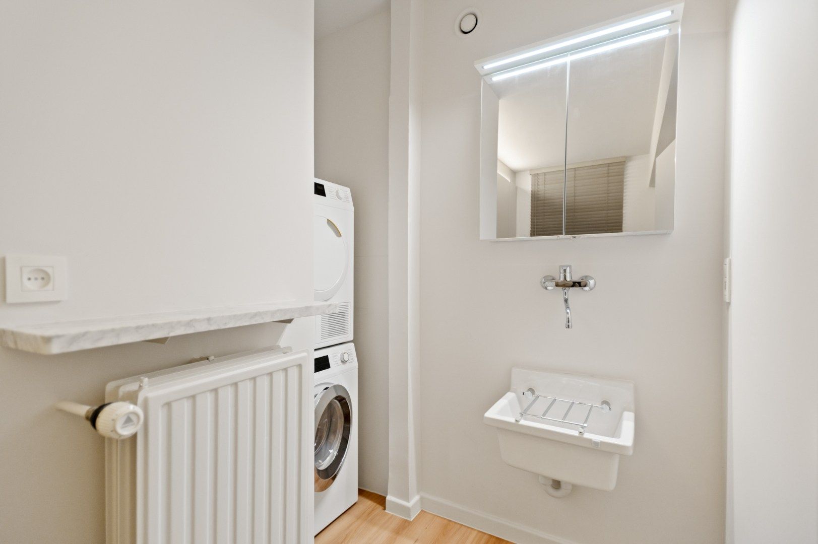 Gemeubeld appartement, in de gerenommeerde residentie “Globe”, prachtig gelegen op de Zeedijk in het Zoute foto 12