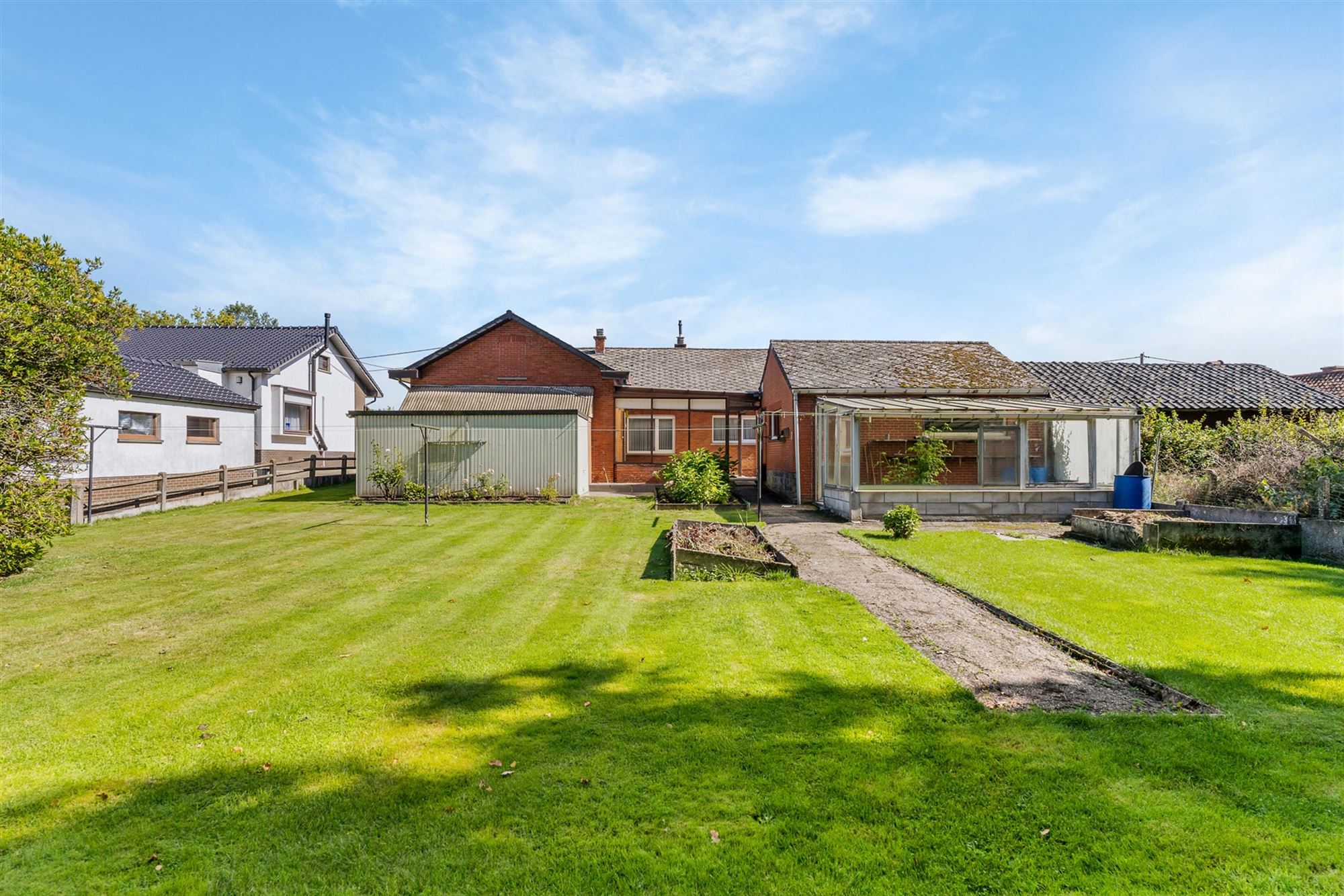 GOED ONDERHOUDEN GELIJKVLOERSE WONING MET 3 SLAAPKAMERS RUSTIG GELEGEN TE STAL foto 3