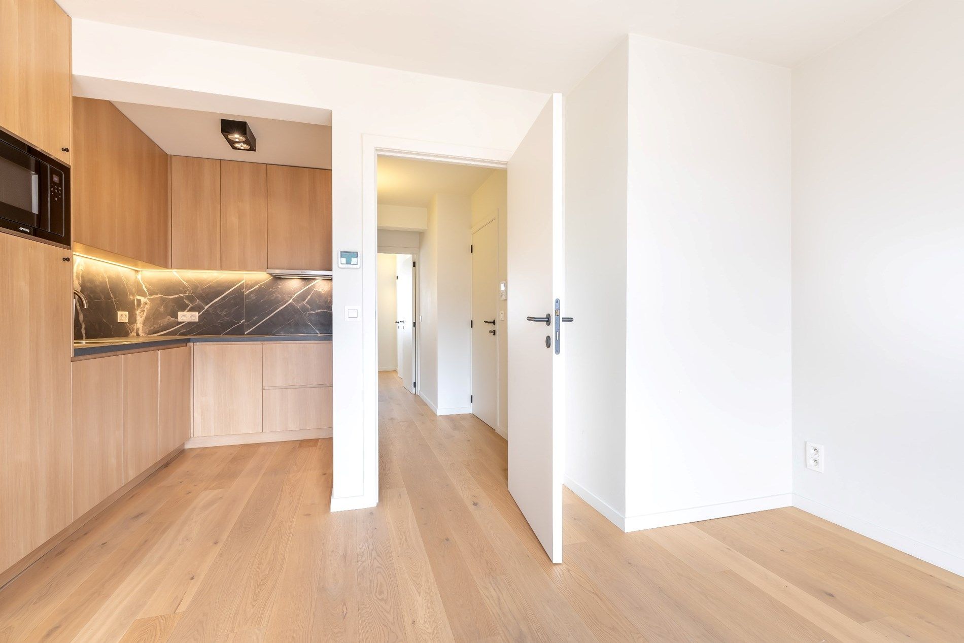 Centraal en rustig gelegen appartement met terras foto 2