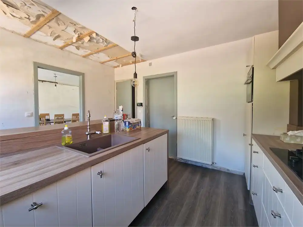 Halfopen te renoveren woning nabij centrum Pittem op een perceel van 348m²! foto 9