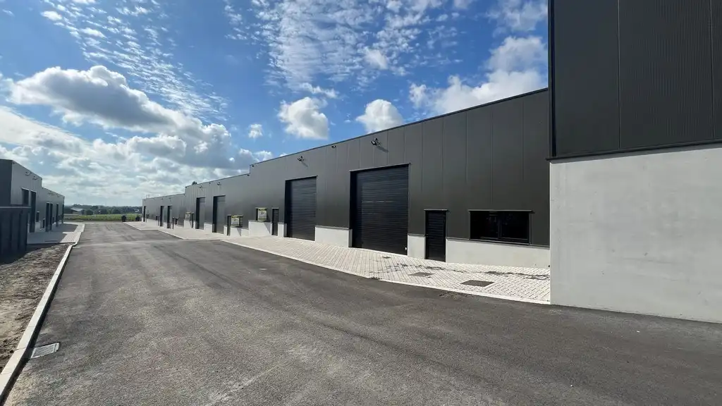 Showroom met opslagruimte te koop in Tielt foto 12