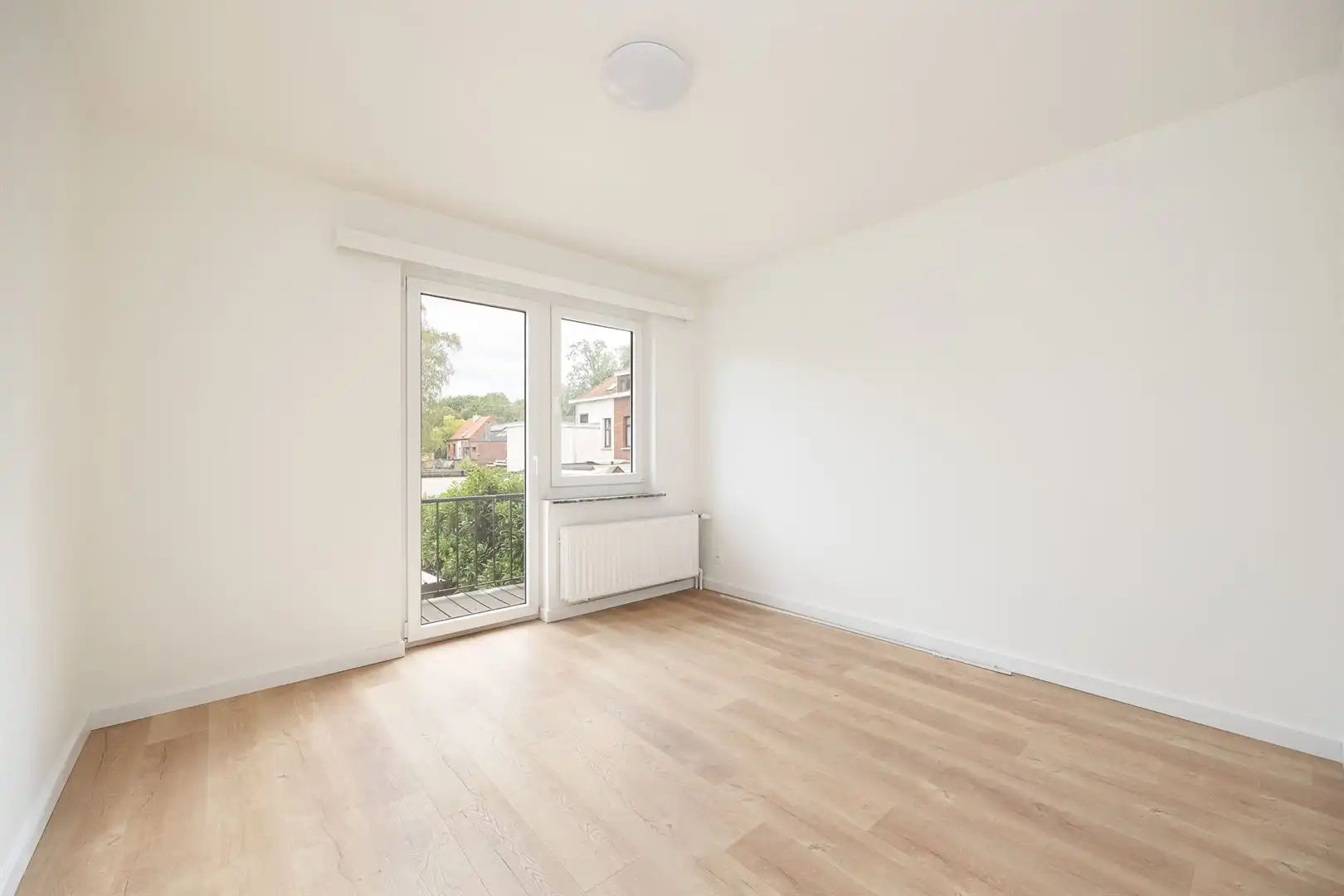 Gerenoveerd appartement met parking en tuin aan het Veltwijckpark. foto 10