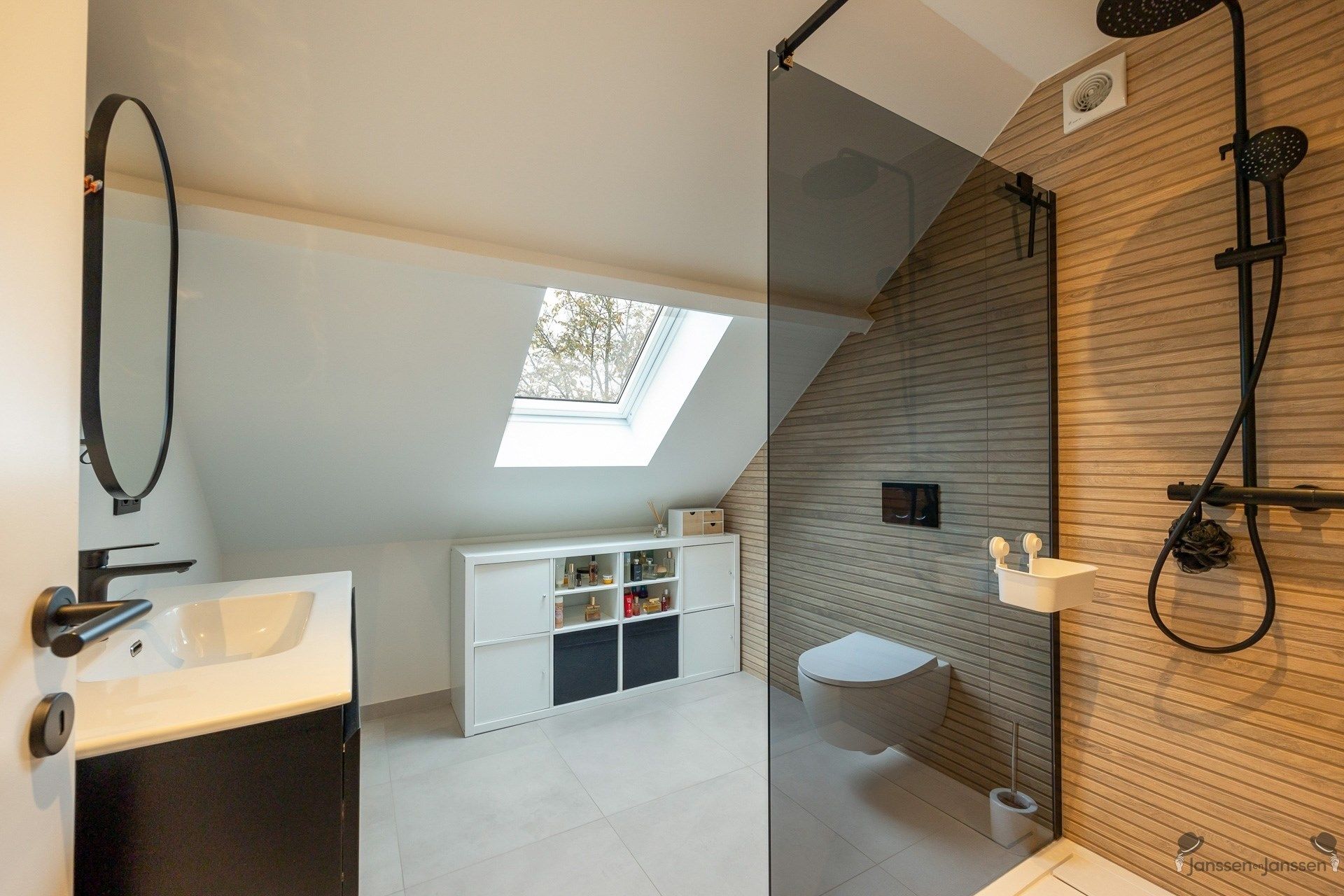 Mooi volledig gerenoveerd huis met EPC A aan groen plein foto 20