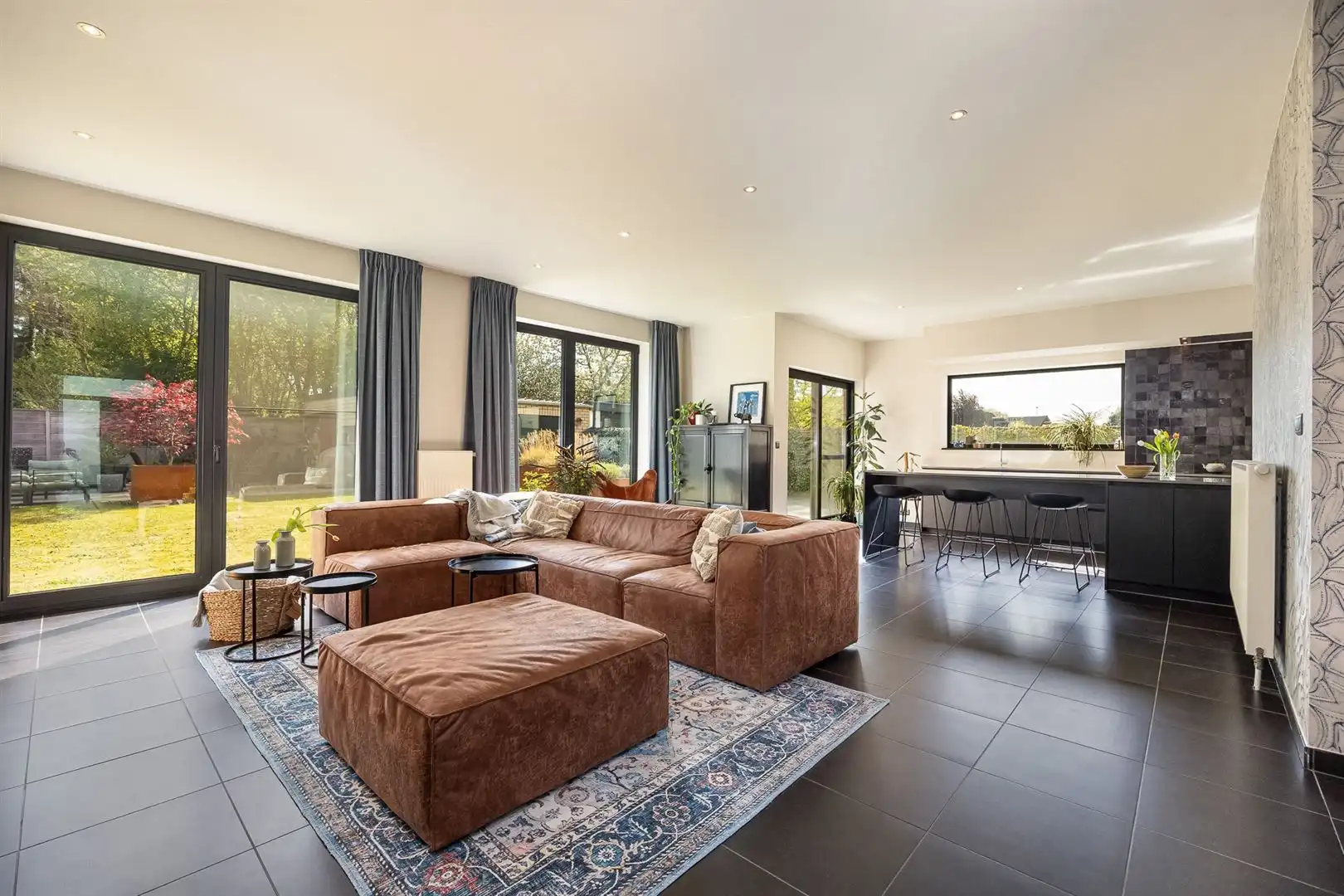     Stijlvol wonen met veel ruimte en licht op toplocatie foto 2