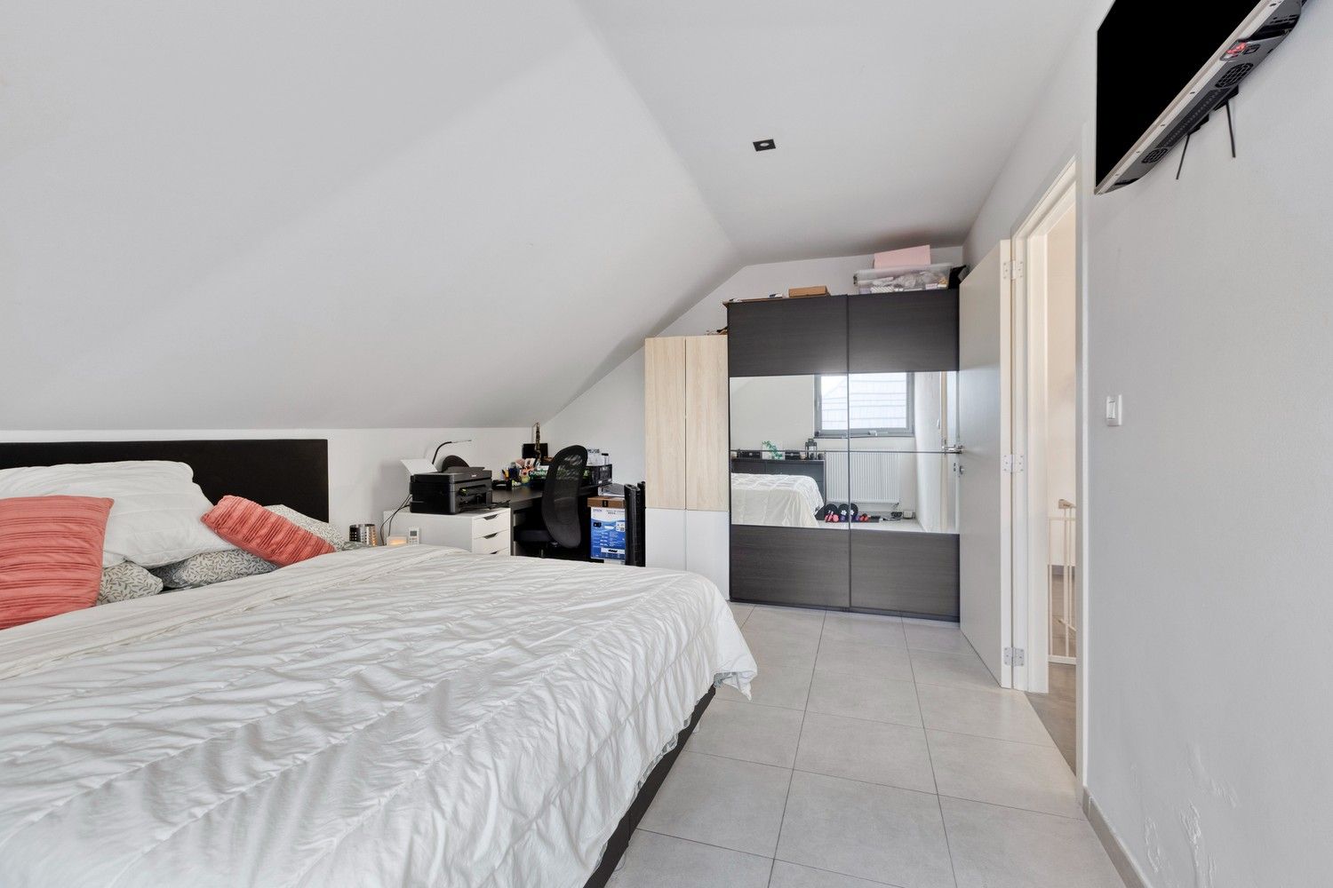 Instapklare en lichtrijke duplex met terras, garage én drie slaapkamers foto 17