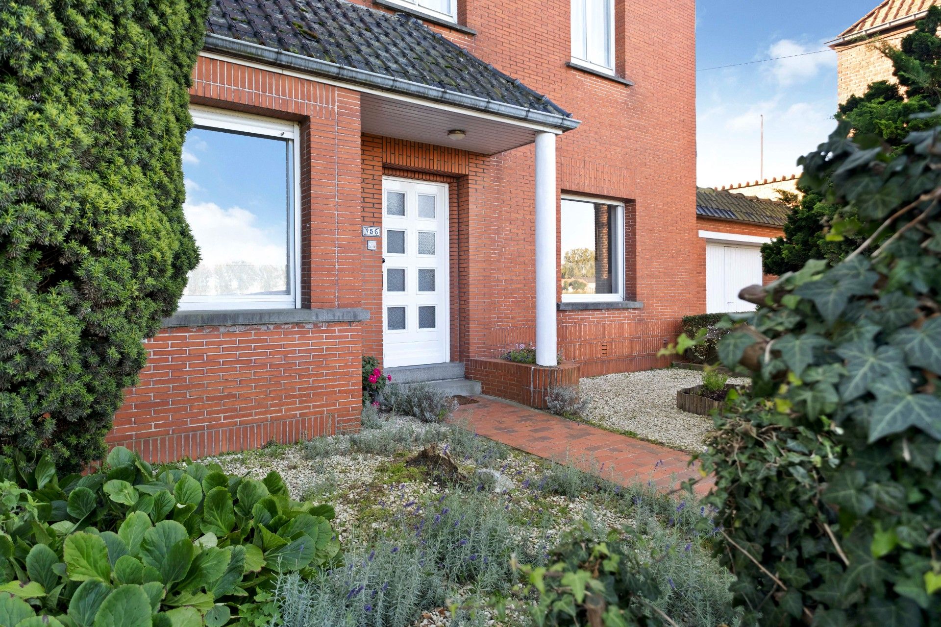 Karaktervolle burgerwoning met idyllische tuin te Pottes! foto 6
