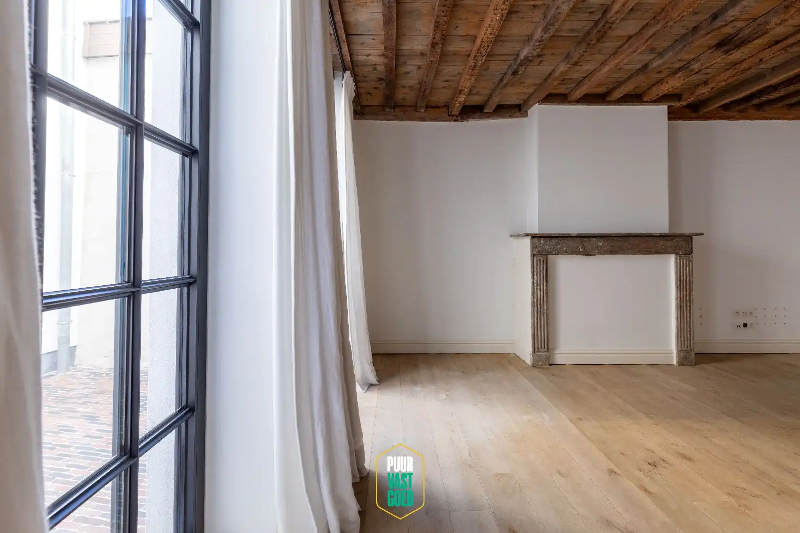 Prachtig gerestaureerde hoekwoning met dubbele garage bij 't Zand foto 9