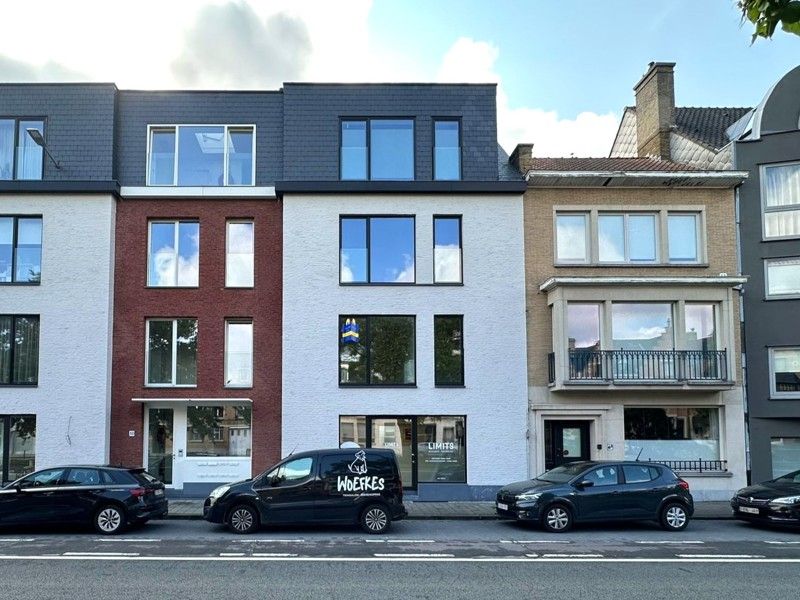 Instapklaar appartement met ruim zonnig terras en autostaanplaats! foto 1