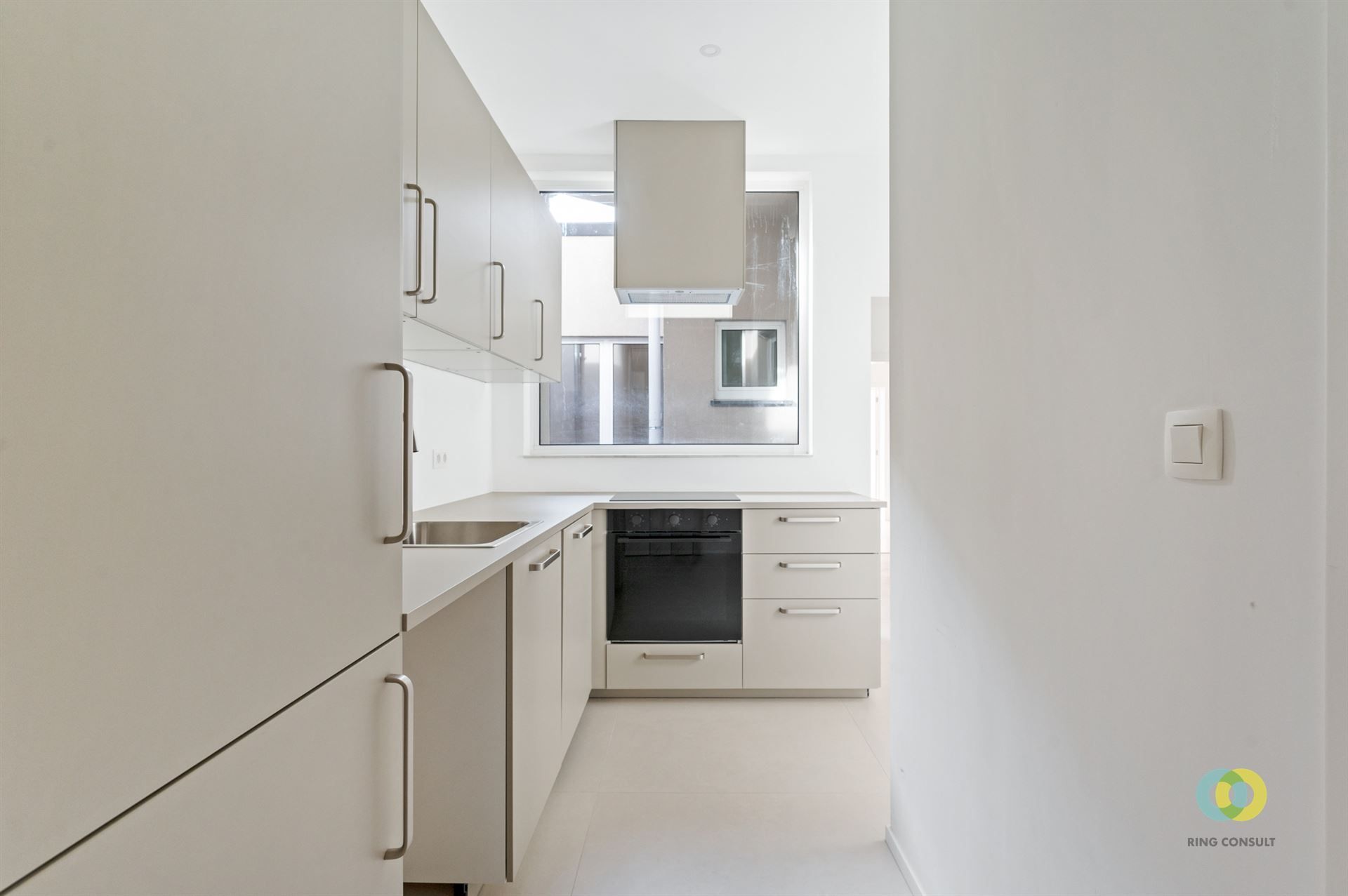 Gerenoveerd appartement met twee slaapkamers foto 3