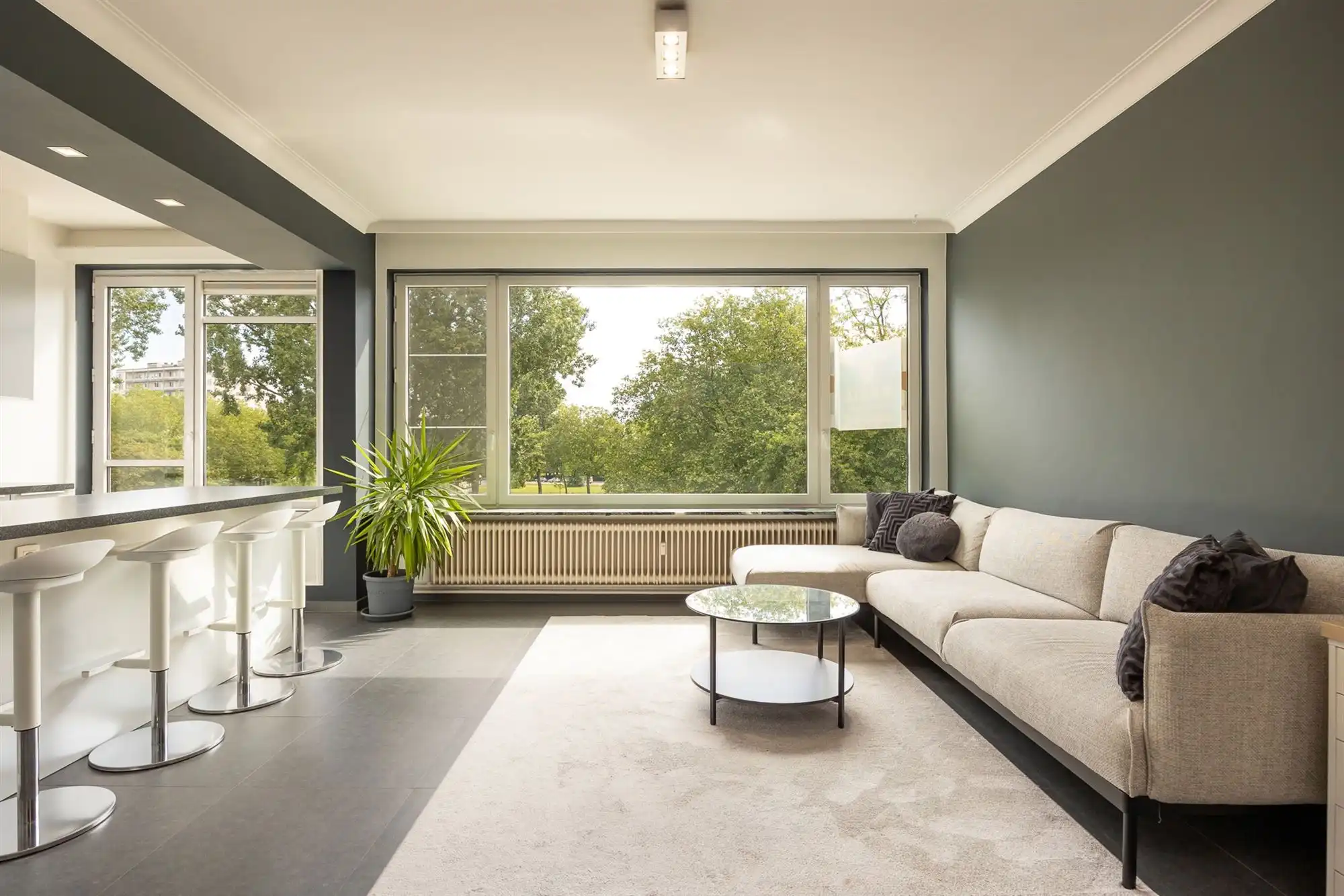Ruim instapklaar appartement centraal gelegen foto {{pictureIndex}}