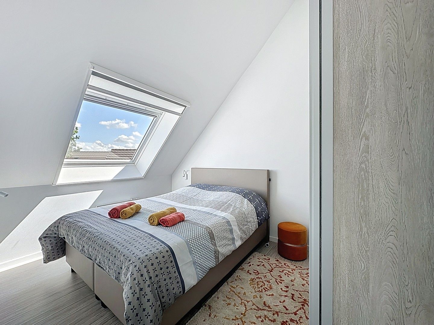 Volledig gerenoveerde vakantiewoning met zonnig terras, tuin en parking. foto 9