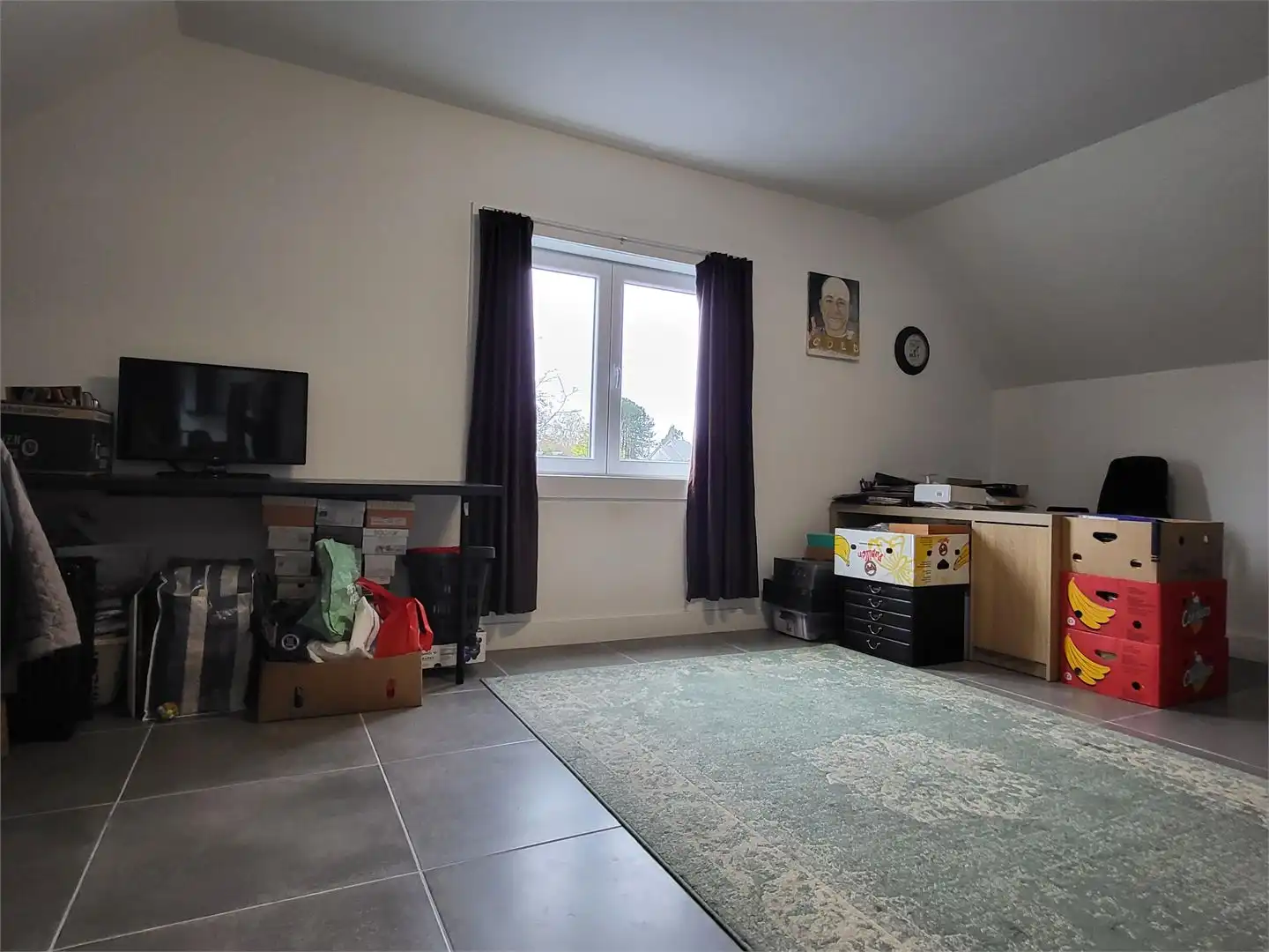 In het landelijke Roborst, een deelgemeente van Zwalm in de prachtige Vlaamse Ardennen, bevindt zich deze ruime en volledig gerenoveerde woning op een perceel van 1.143 m². foto 32