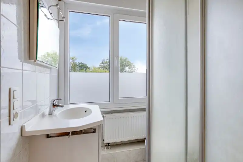 Ruime bel-etage met uitzonderlijke opslagruimte, 2 parkeerplaatsen en zonnige tuin foto 16