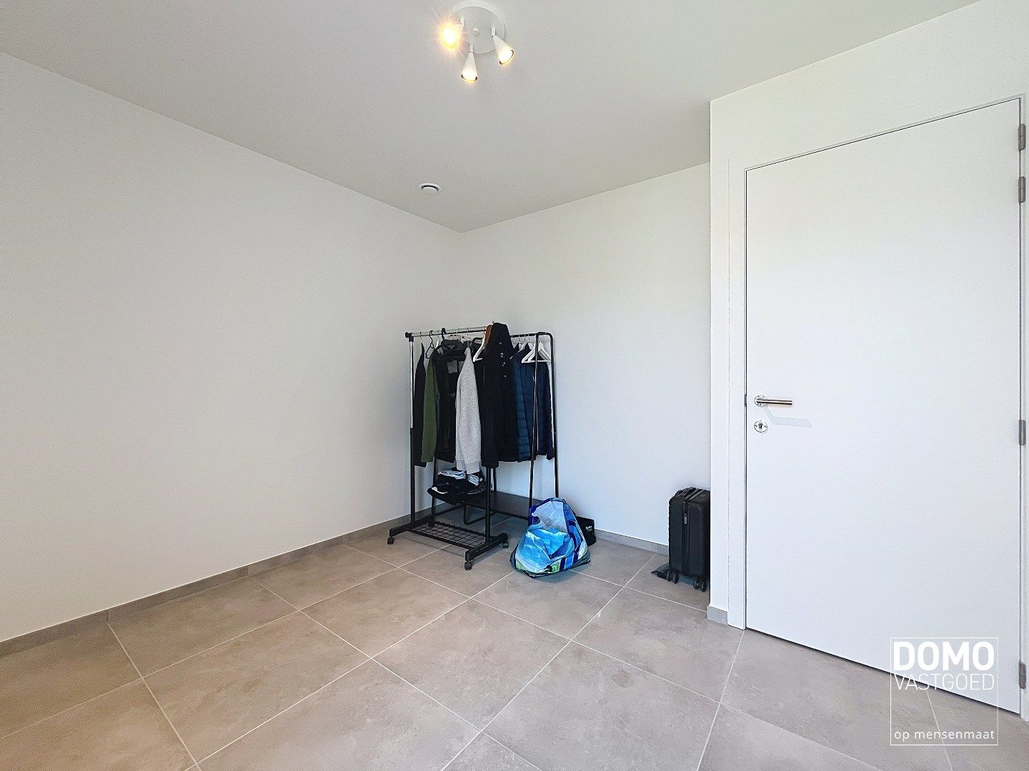 NIEUWBOUWAPPARTEMENT MET 2 SLAAPKAMERS, RUIM TERRAS, ONDERGRONDSE AUTOSTANDPLAATS EN KELDERBERGING IN MAASMECHELEN foto 8